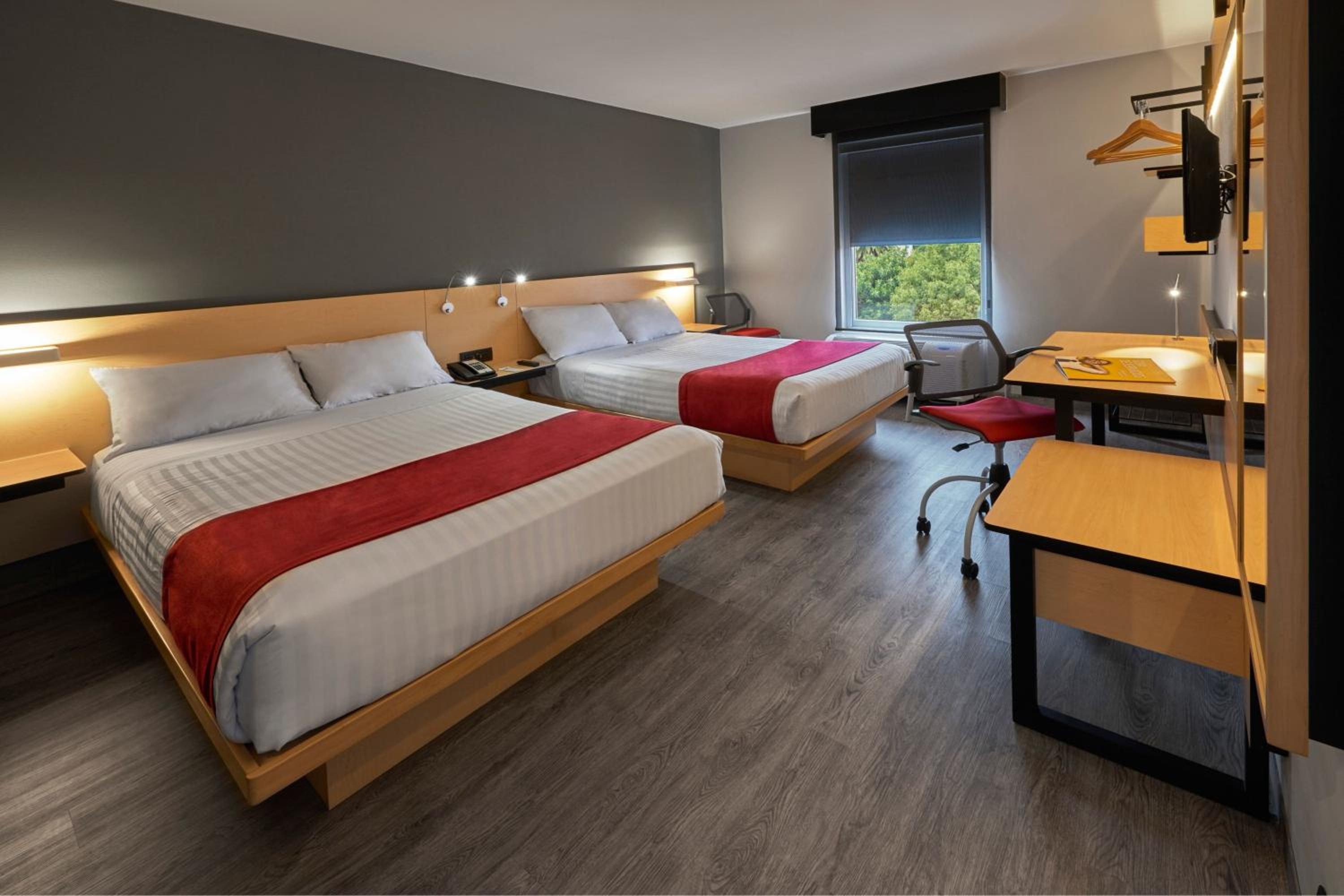 Double Room with Two Double Beds - Photo 4