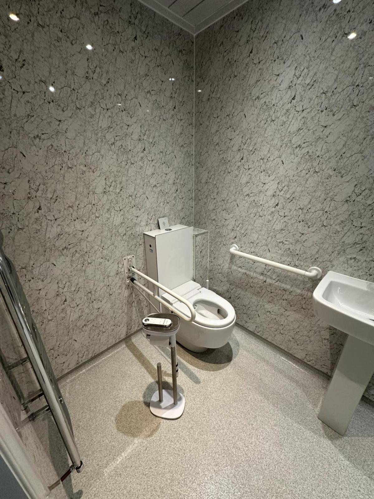 Single Room - Disability Access photo 3