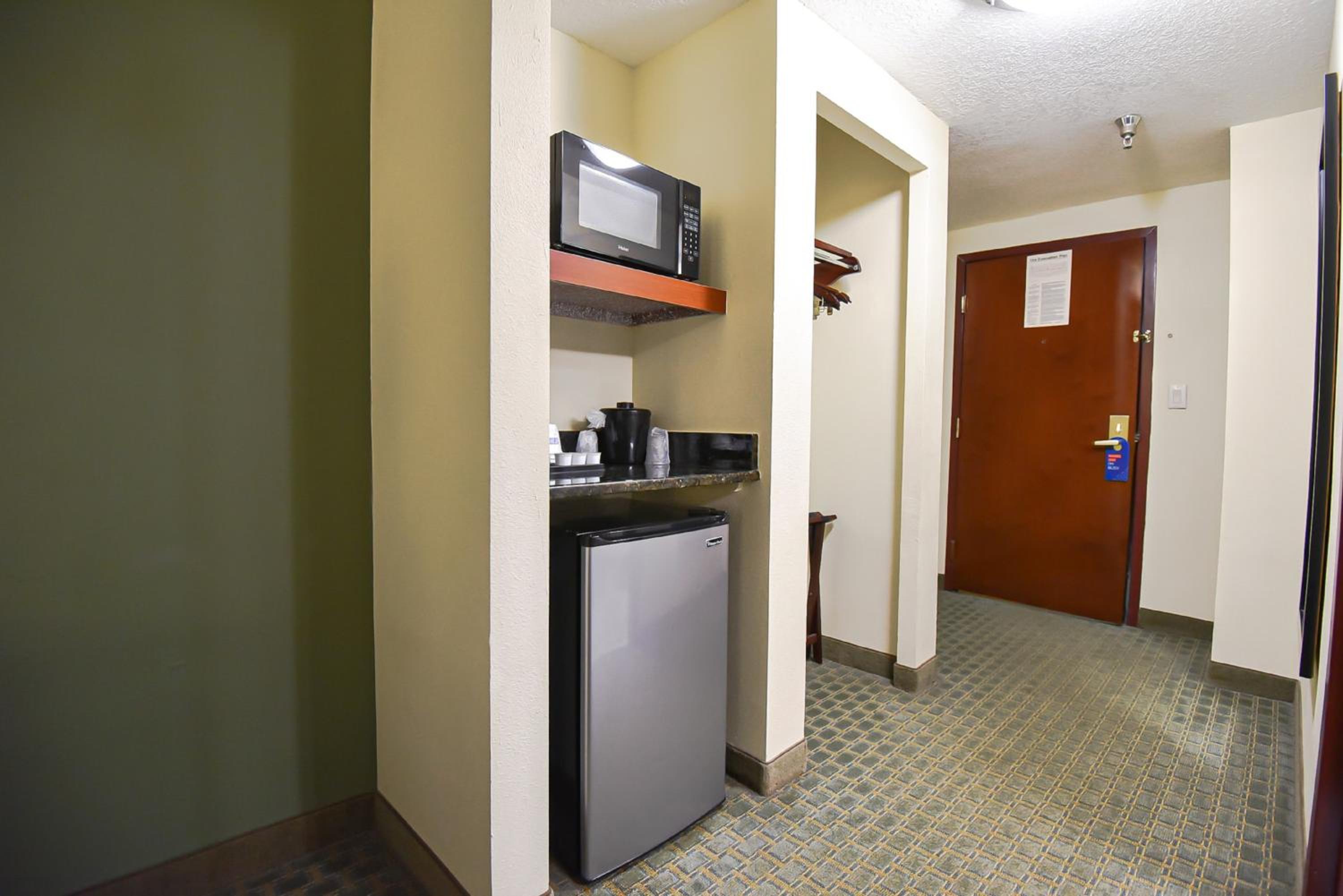 Standard King Room - Photo 3