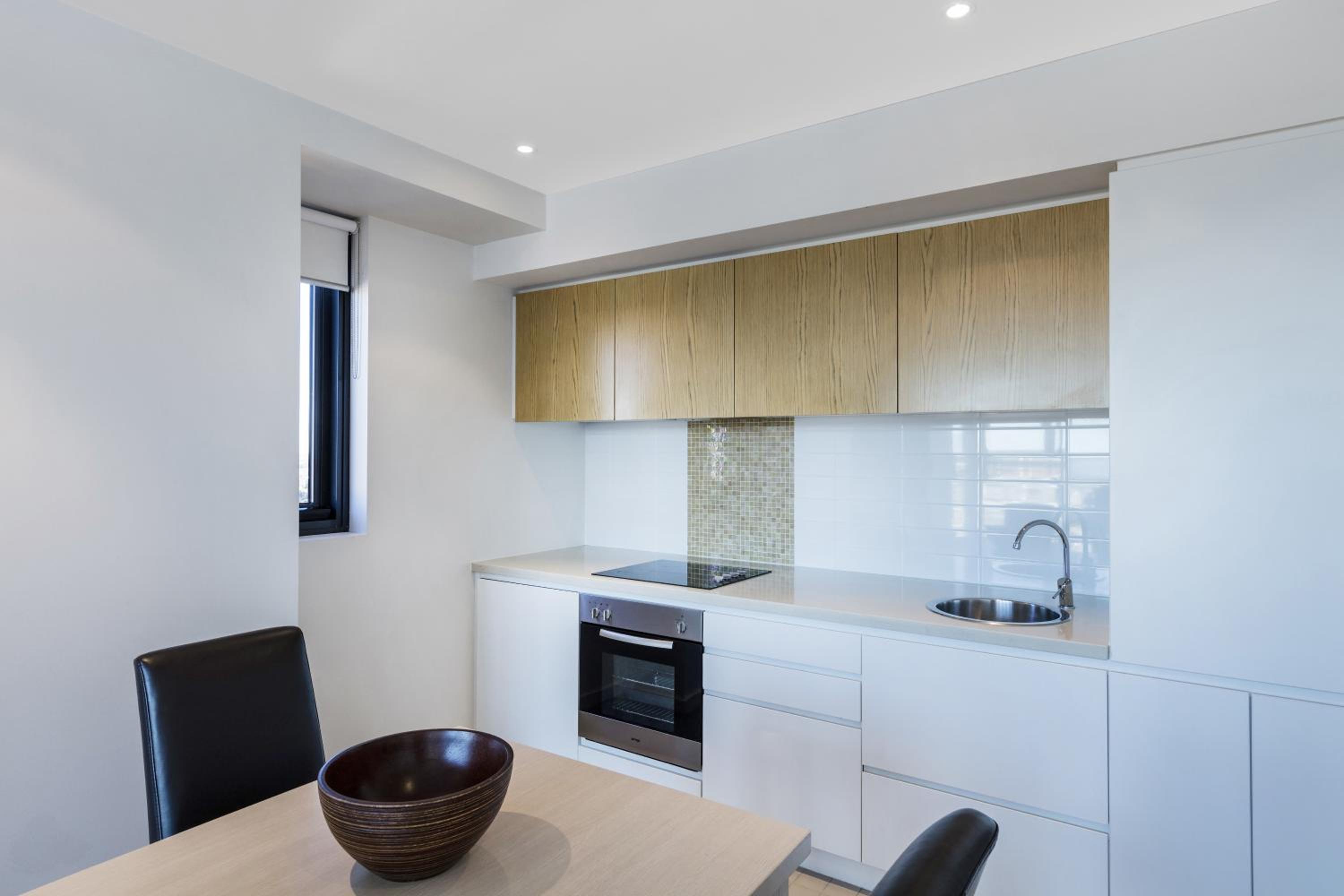 One-Bedroom Apartment with Sky View - Photo 3
