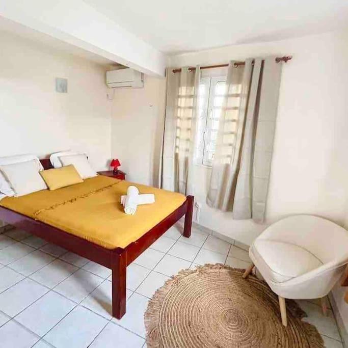 One-Bedroom Apartment photo 1