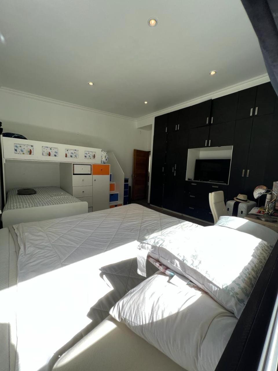 One-Bedroom House photo 1