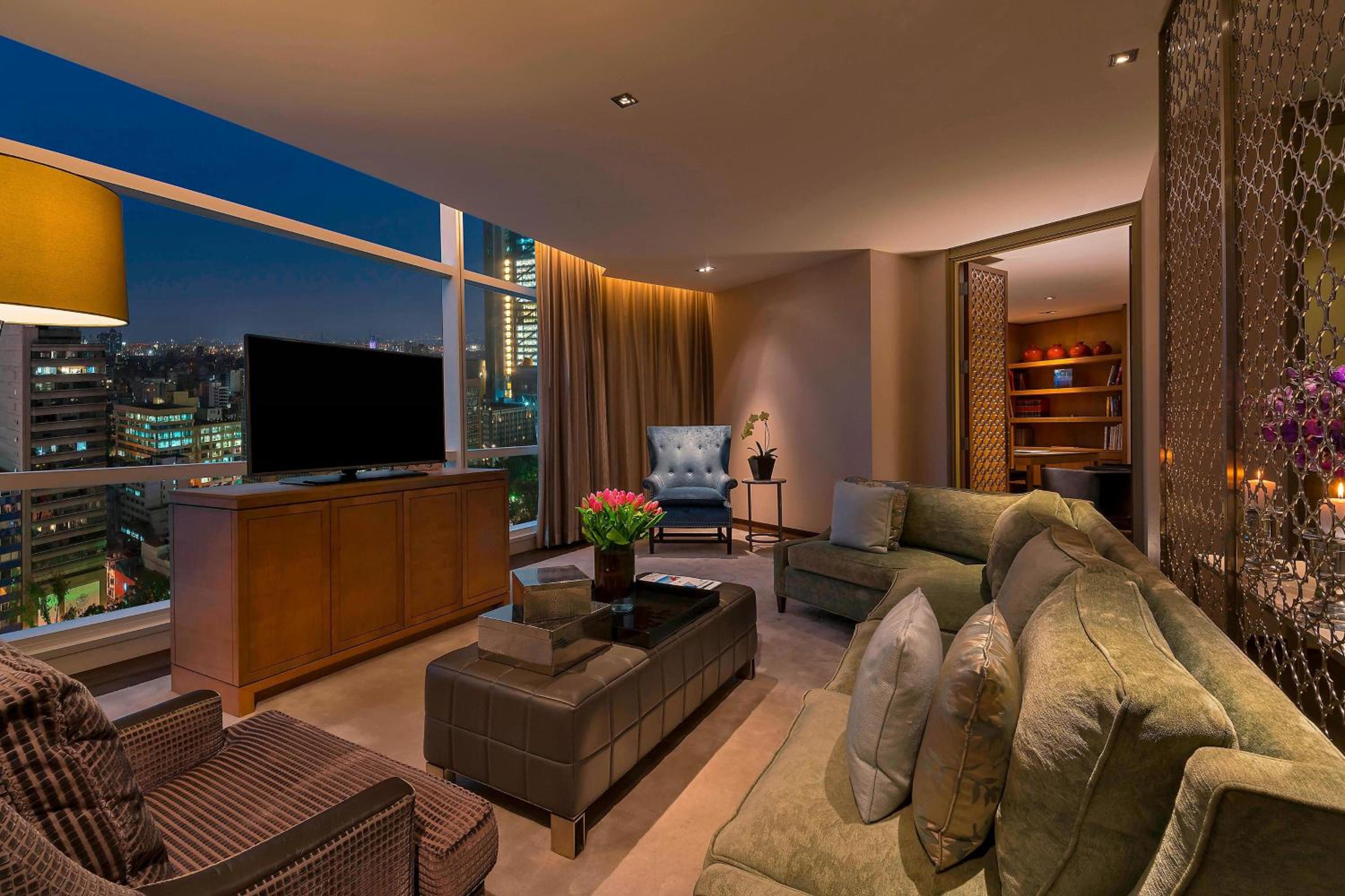 Astor - Butler Service, Suite, 1 King, Reforma Avenue view