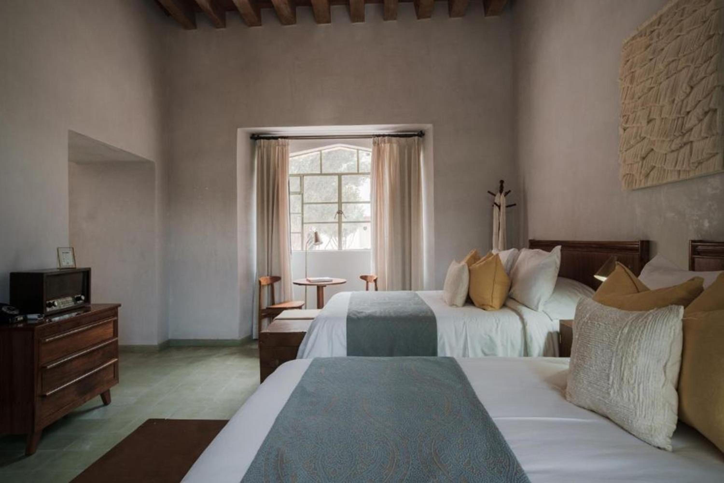 Deluxe Double Room (2 Adults + 1 Child)