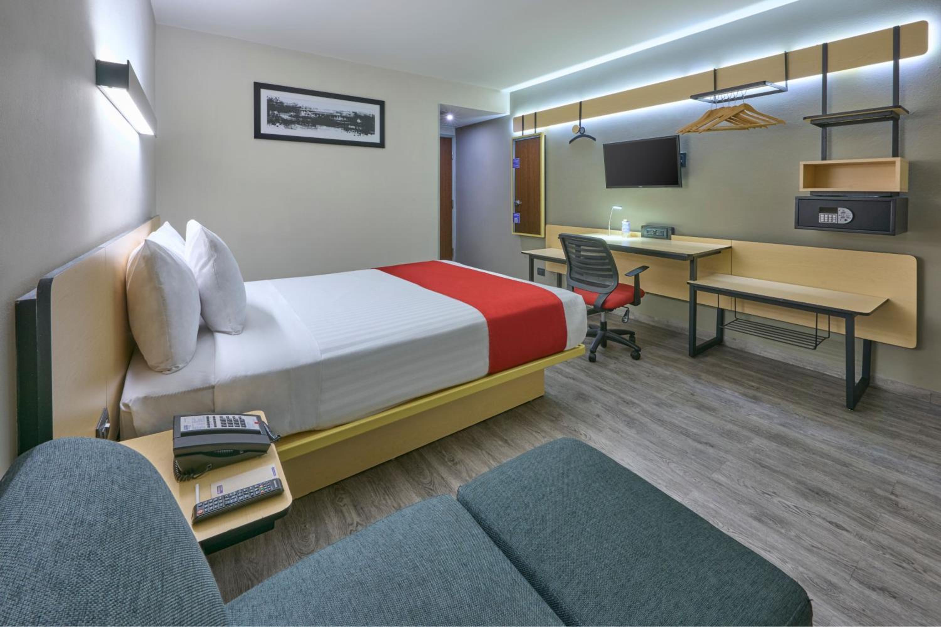 Queen Room - Photo 8