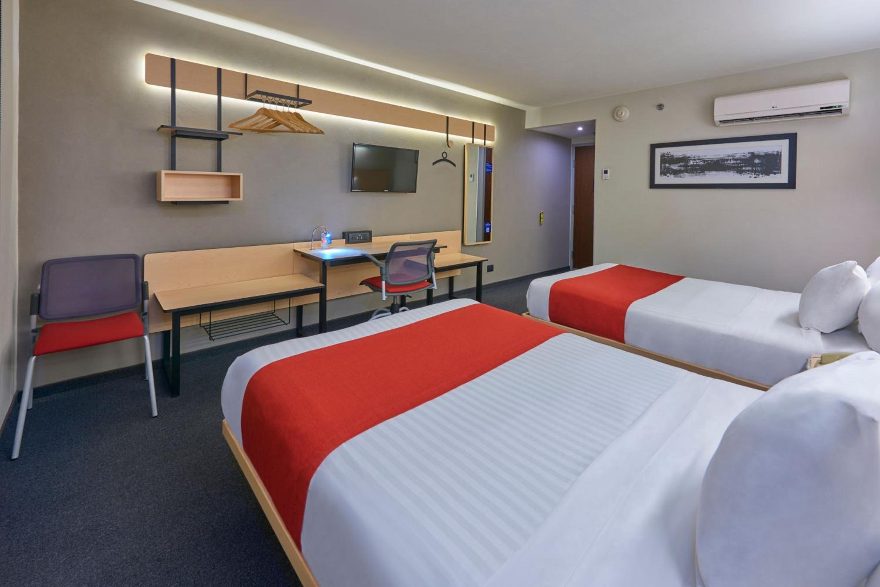 Double Room with Two Double Beds - Photo 4