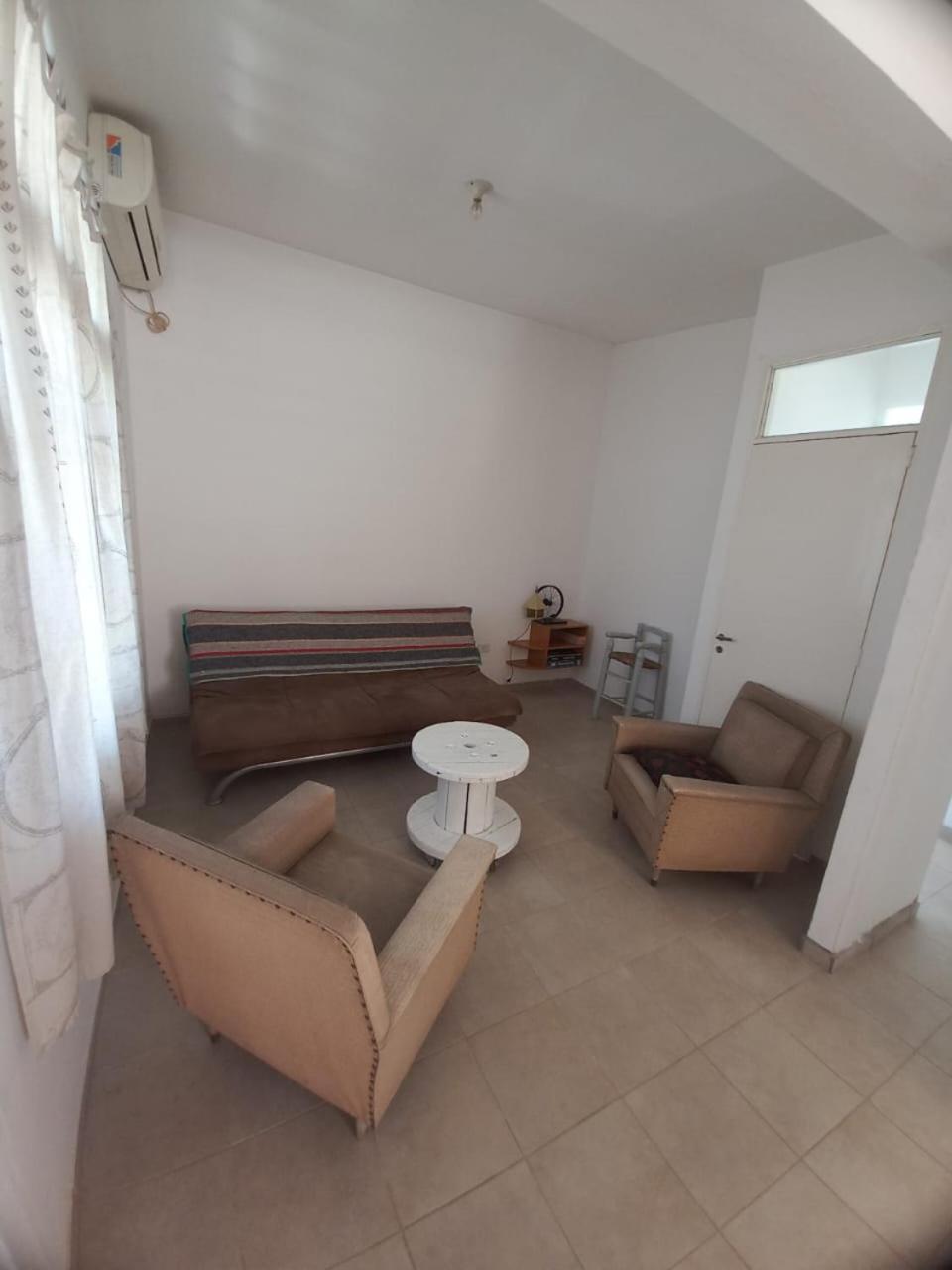 One-Bedroom House photo 1