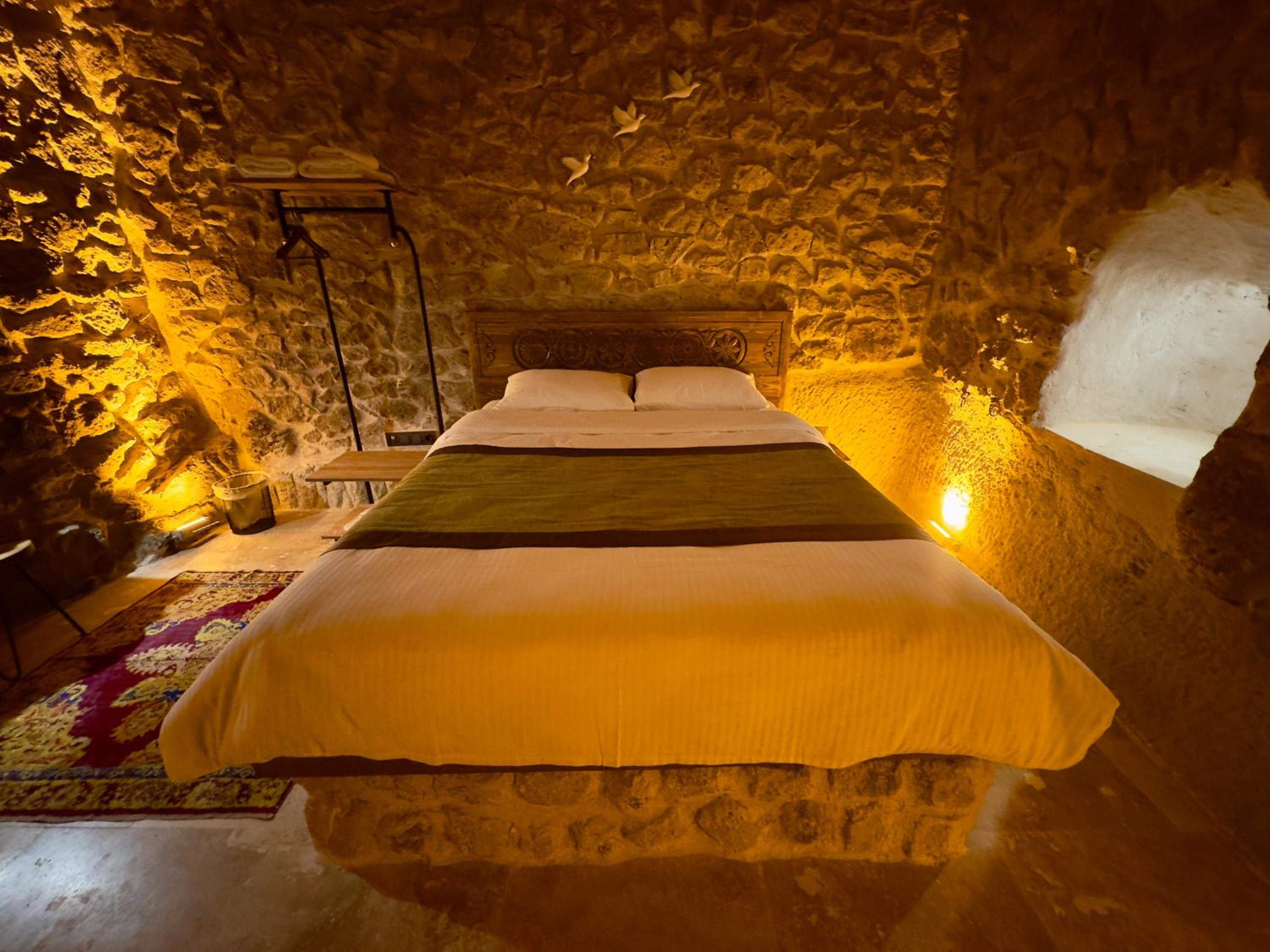 Deluxe Double Room - Photo 13