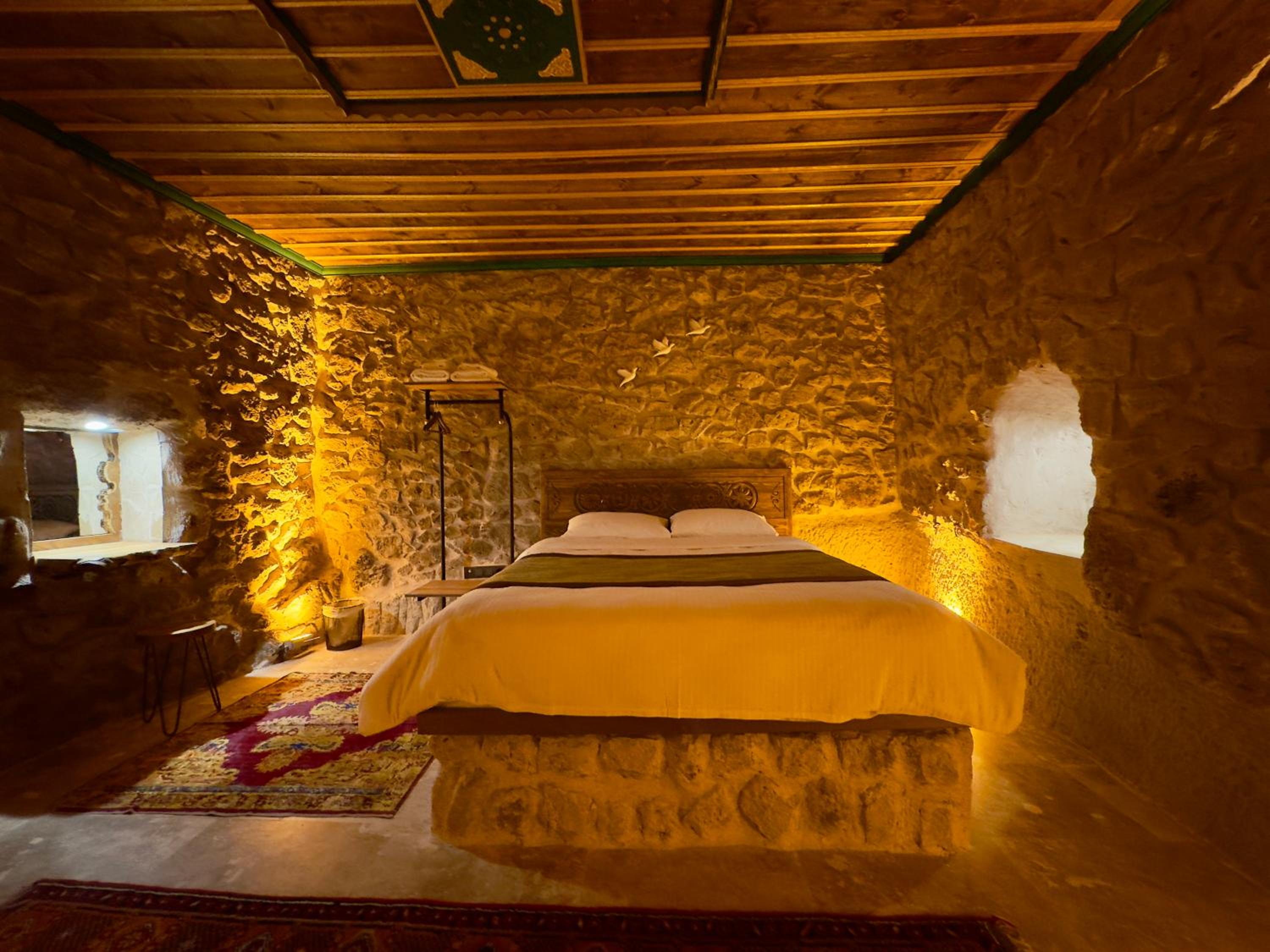 Deluxe Double Room - Photo 12