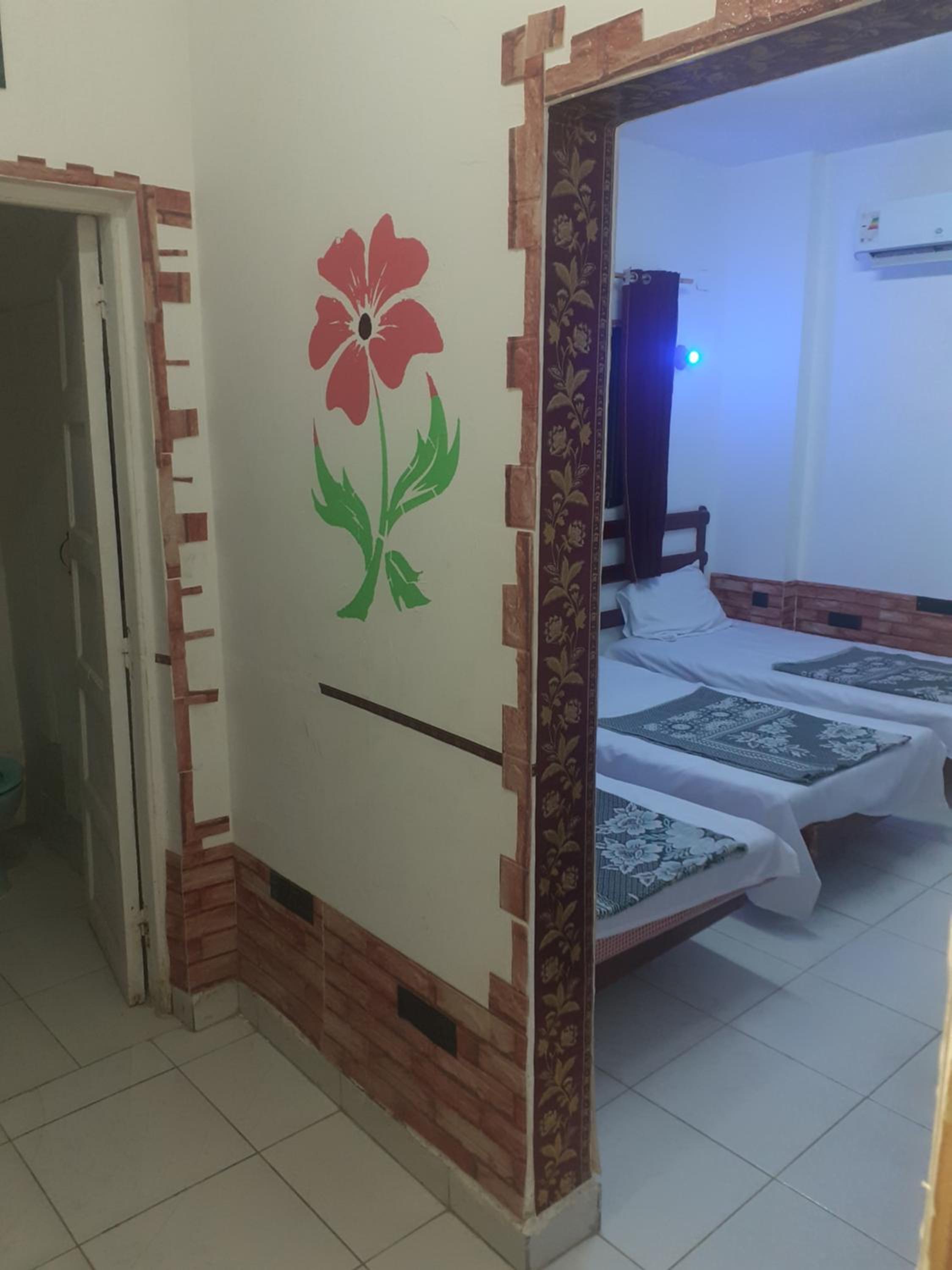 Triple Room with Private Bathroom - Photo 10