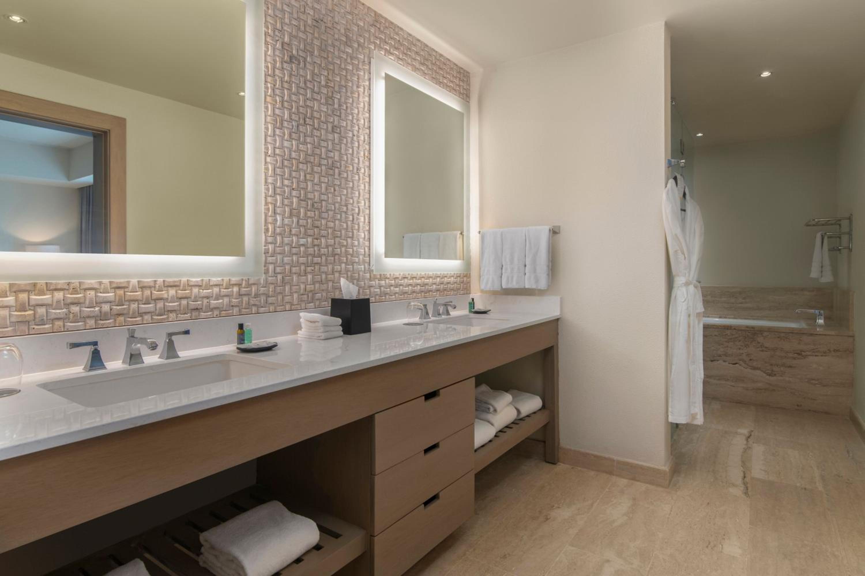 Suite Puntacana, 1 Bedroom Suite, 1 King, Beachfront
