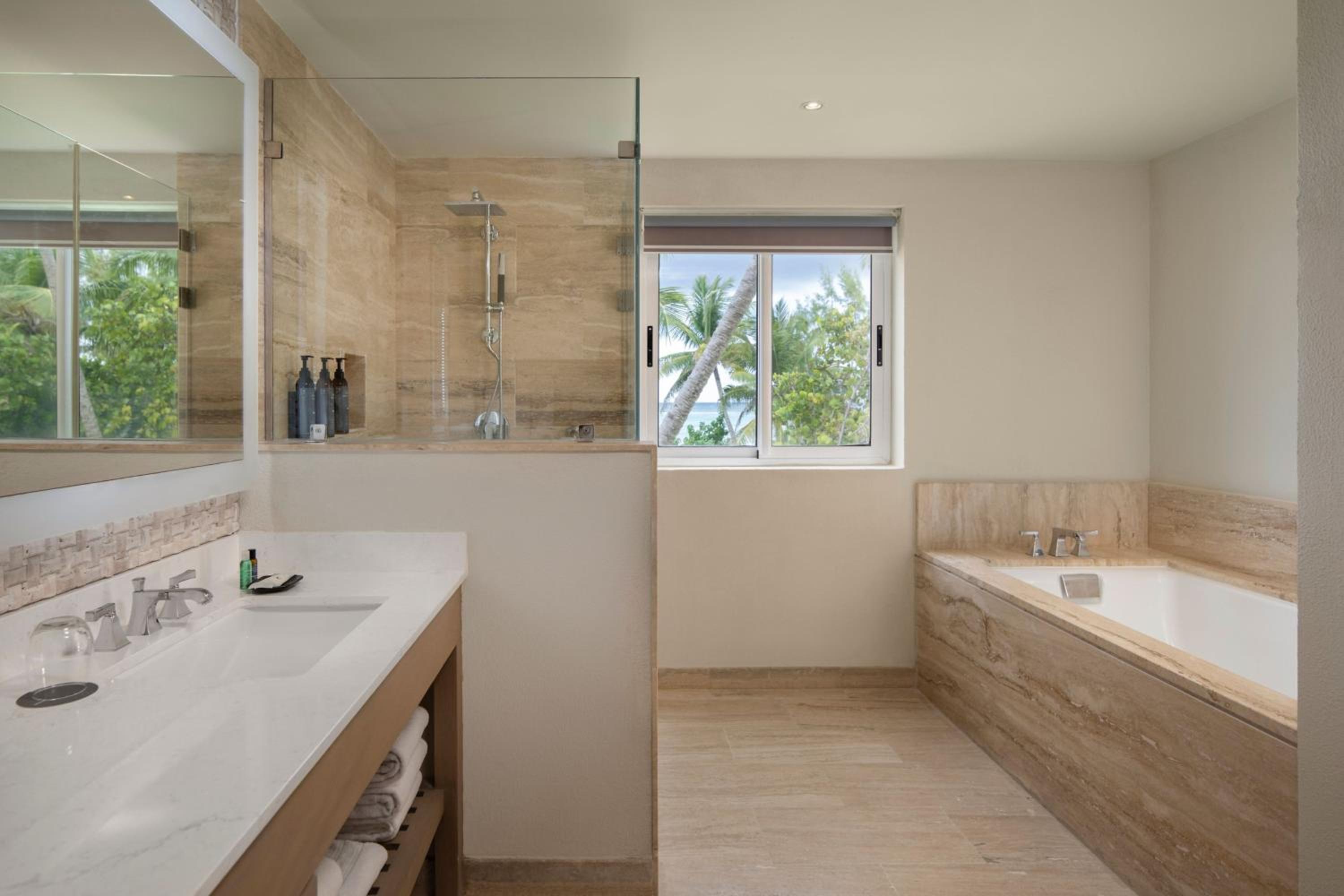 Suite, Suite, 1 King, Sea view