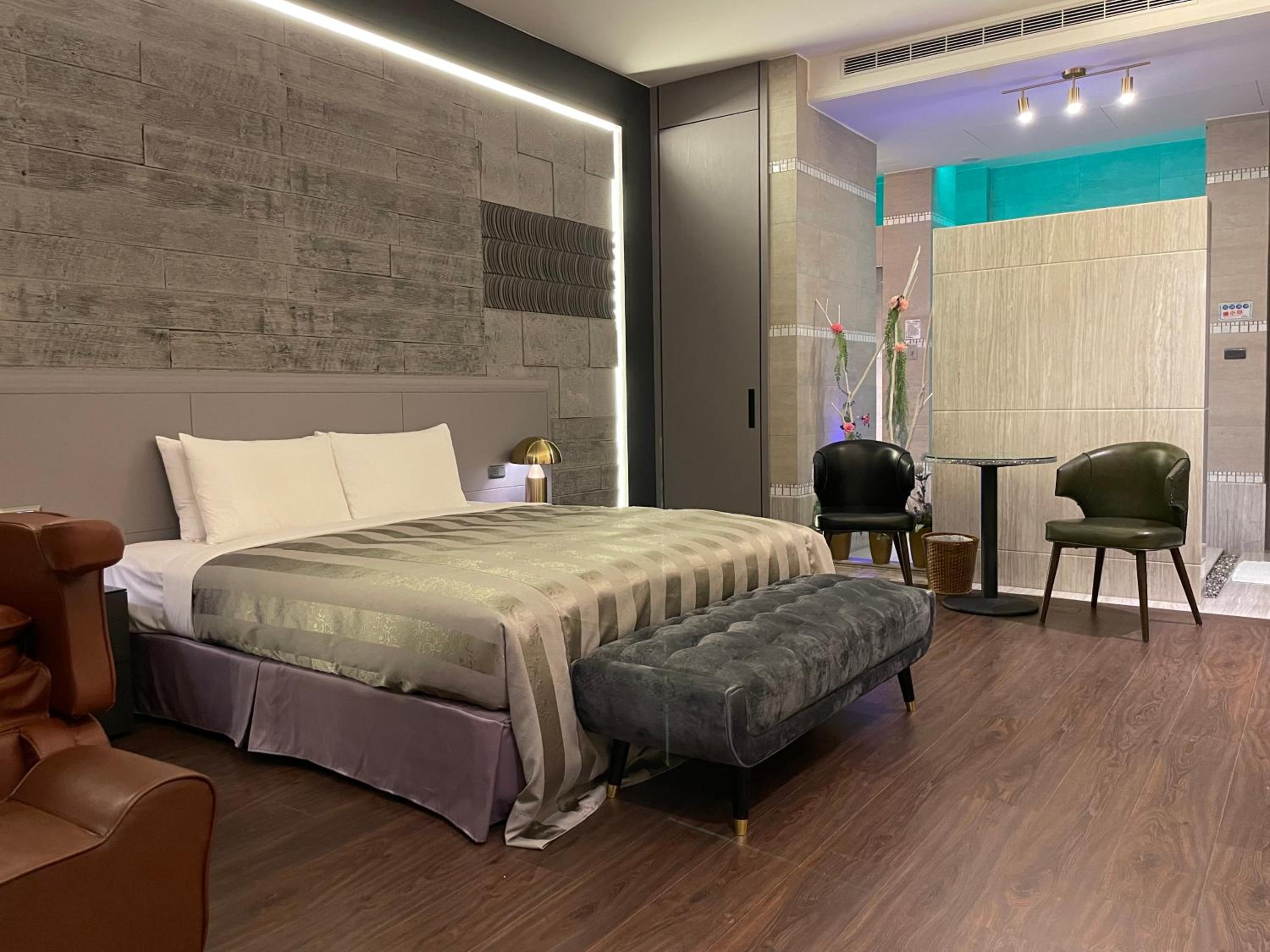 Queen Room