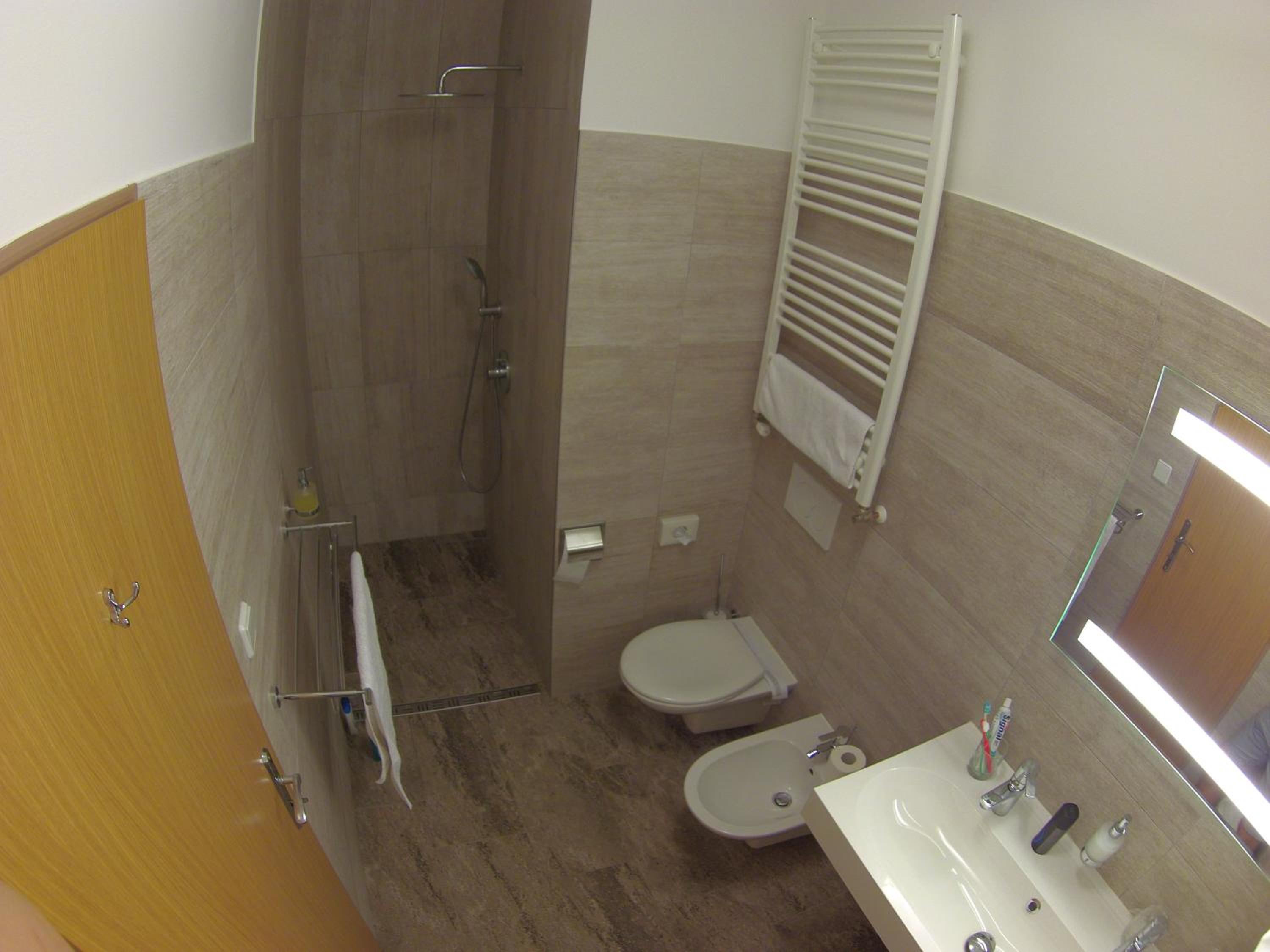 Suite - Photo 11