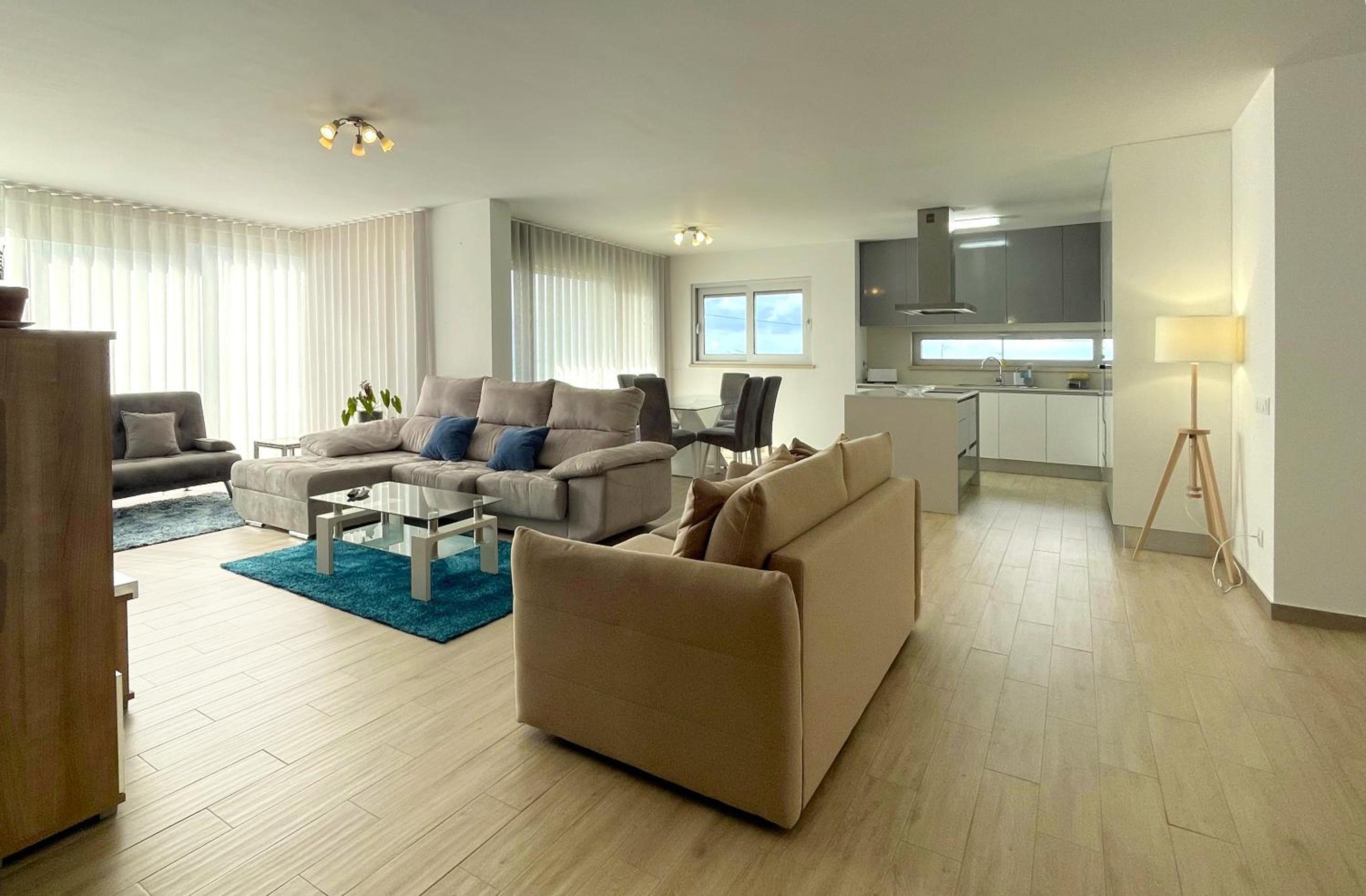 Three-Bedroom Apartment - Photo 4