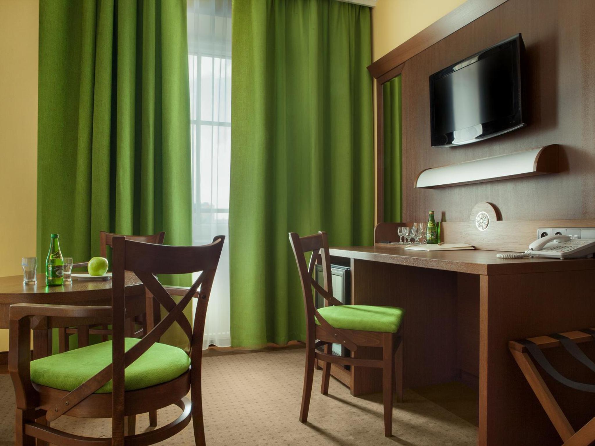 Twin Room - Non-Smoking photo 2