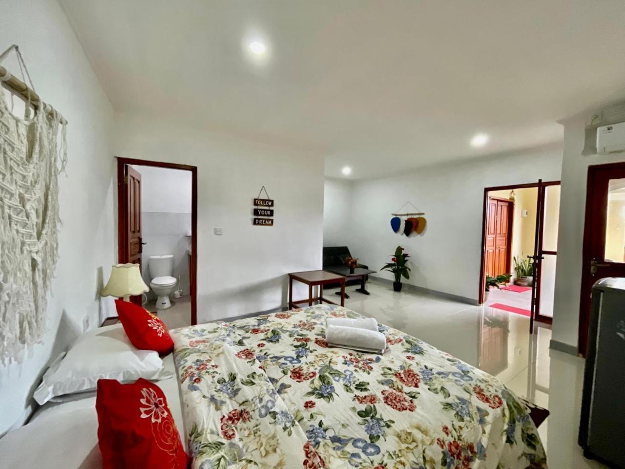Family Room photo 3