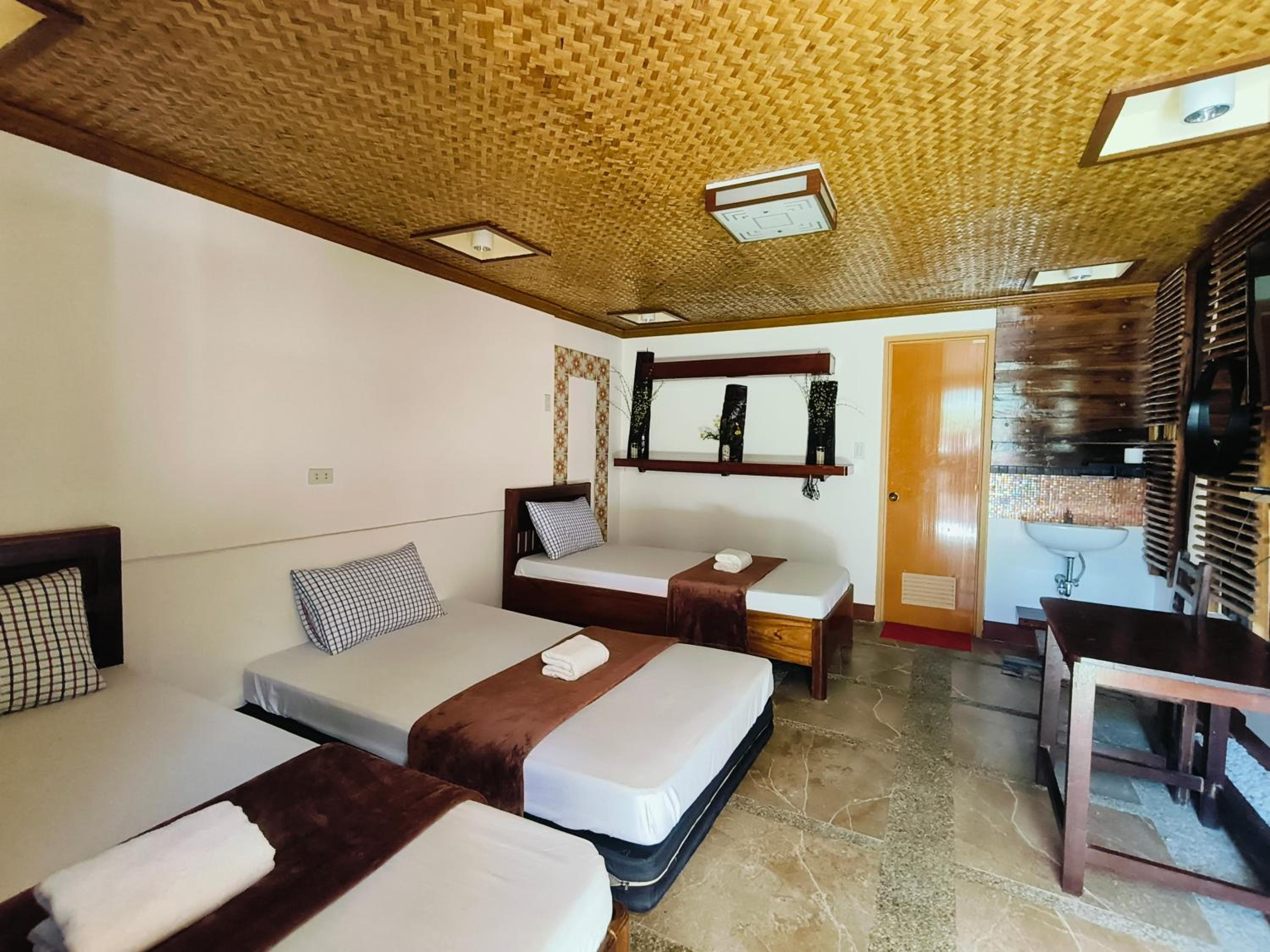 Basic Triple Room photo 1