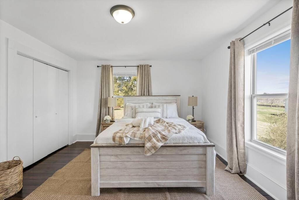 Three-Bedroom House photo 2