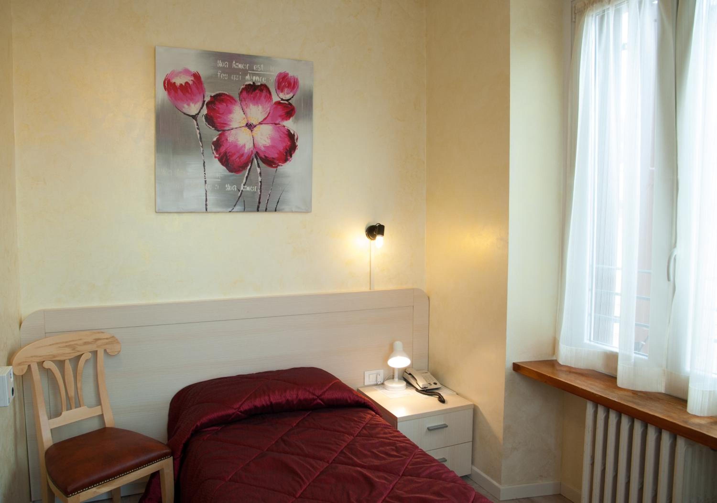 Single Room photo 2