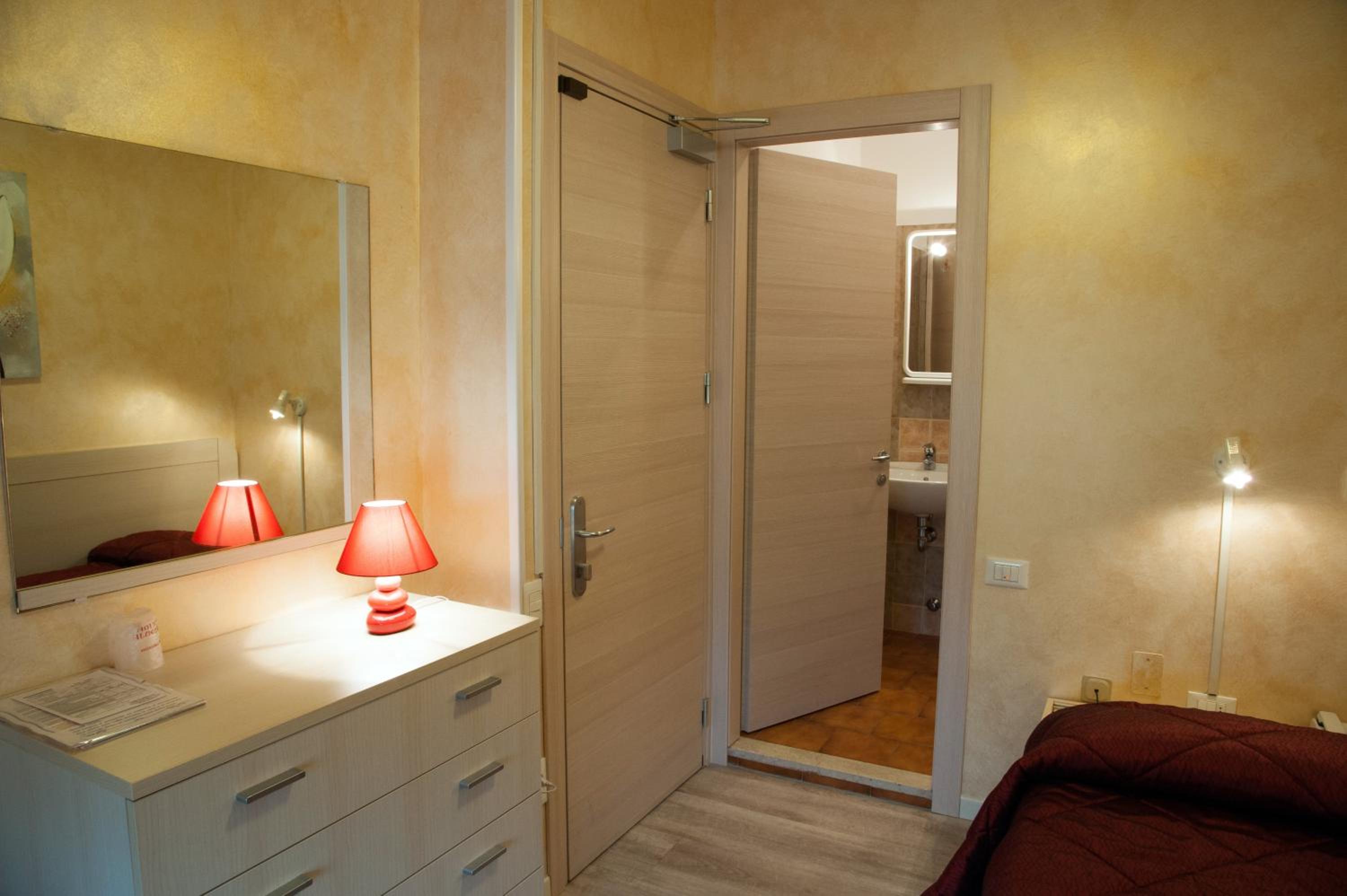 Single Room photo 3