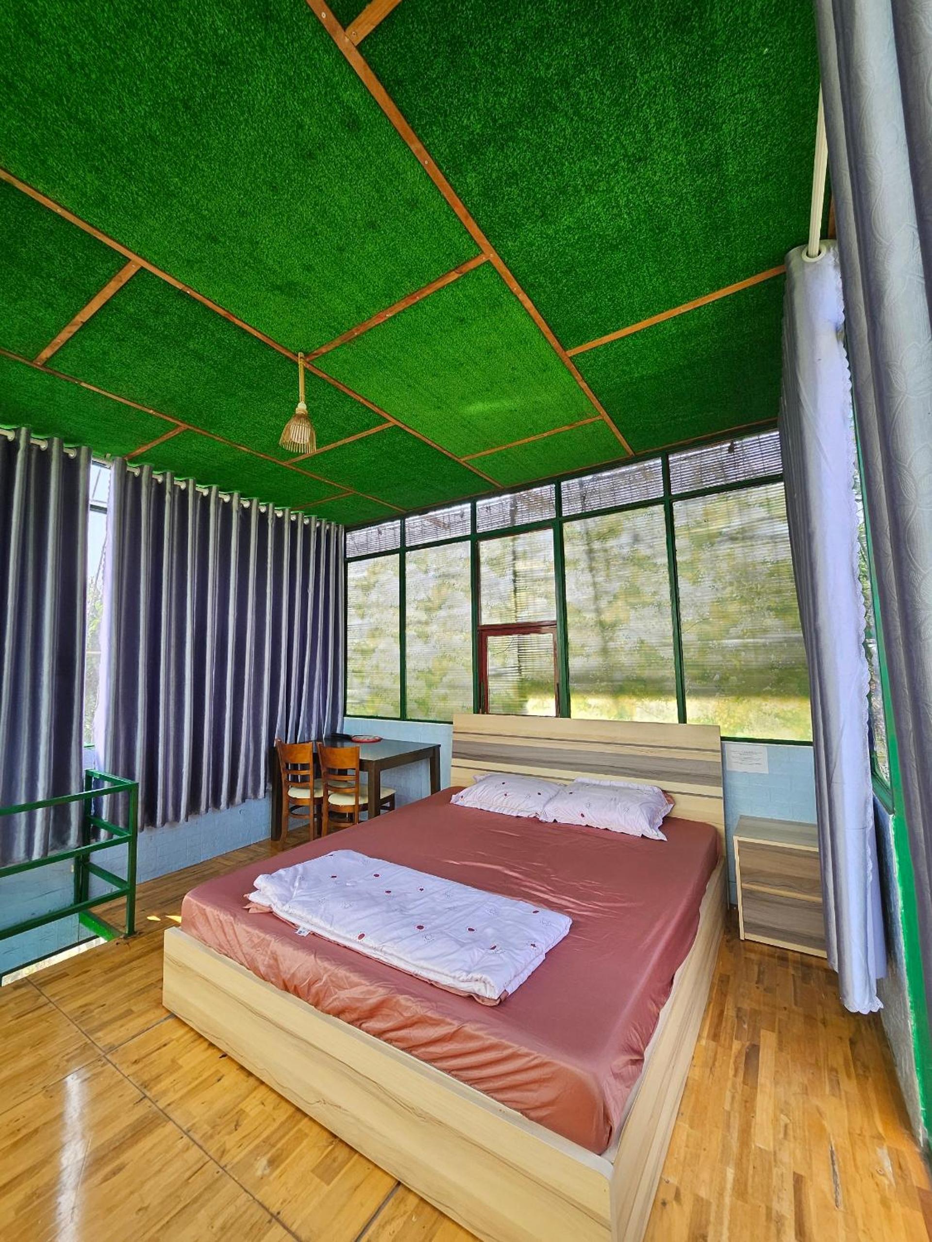 Bungalow with Garden View