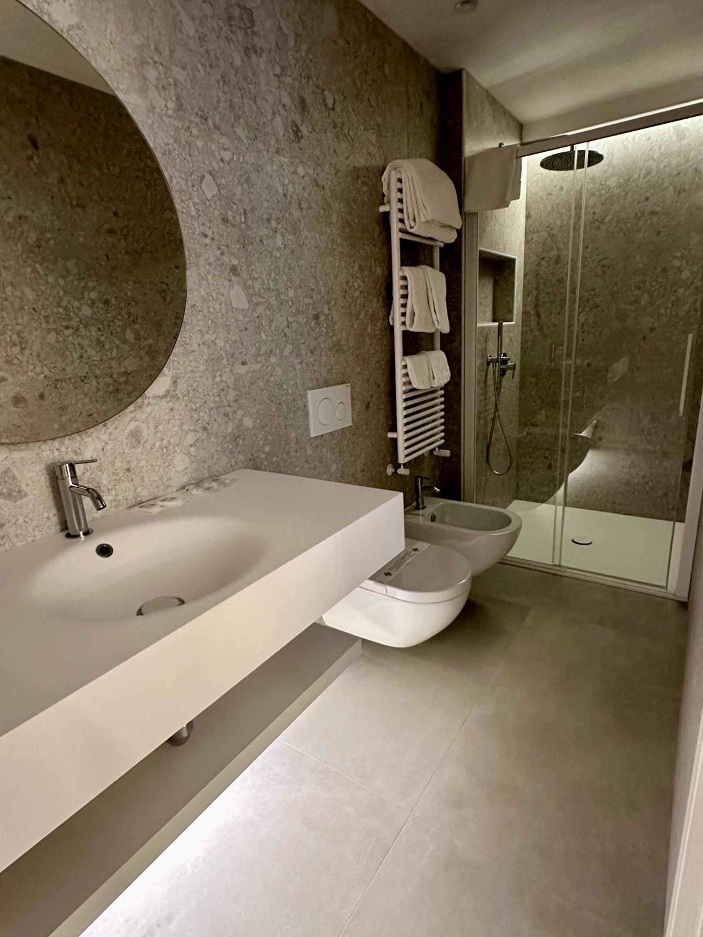 Deluxe Double Room with Side Sea View - Photo 2