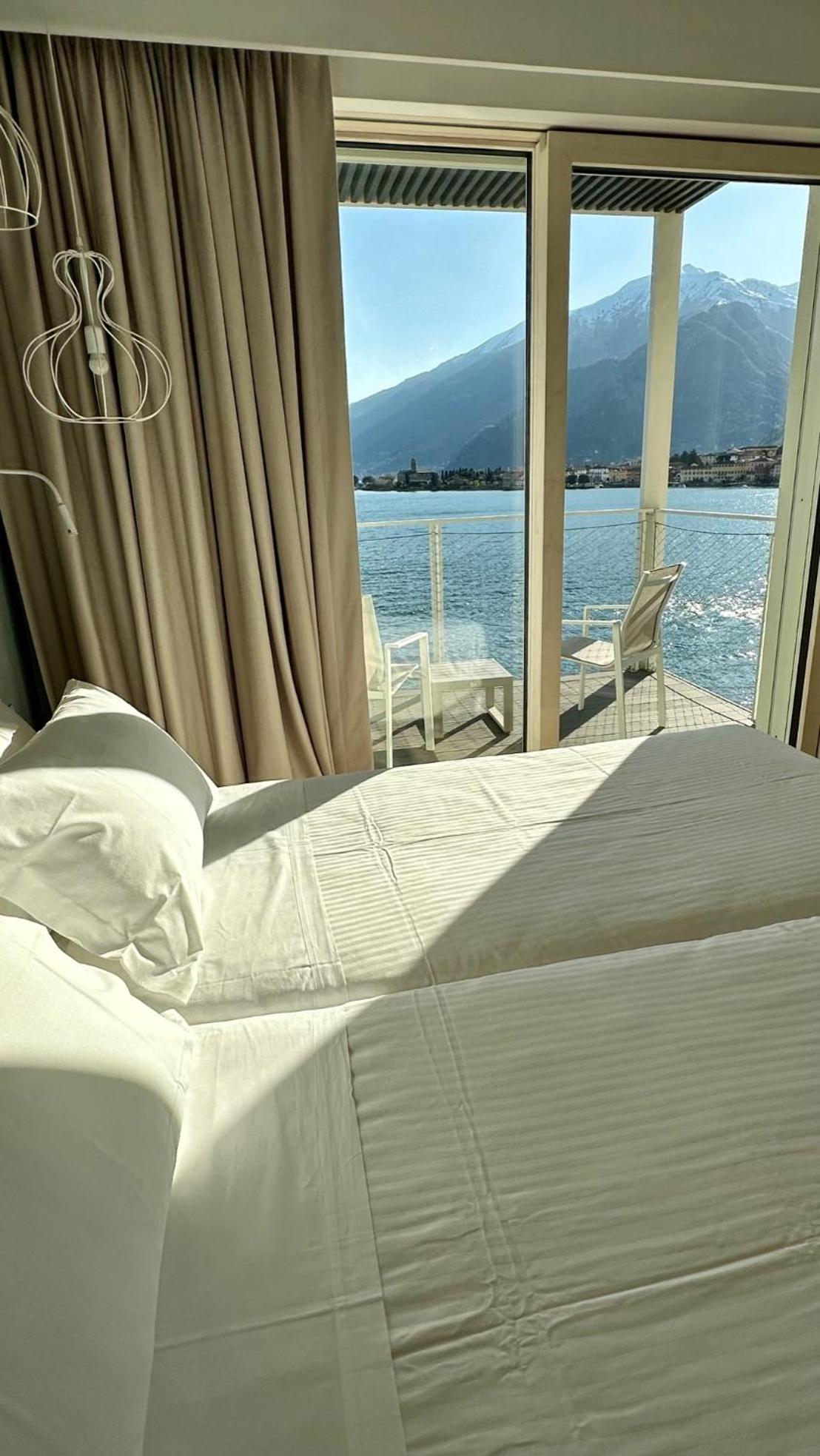 Deluxe Double Room with Balcony - Photo 8