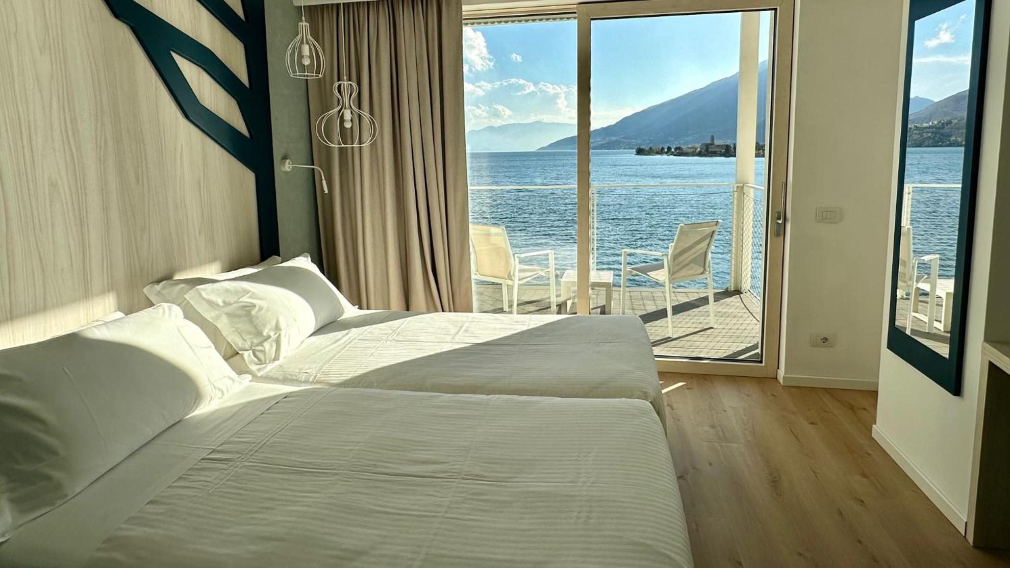 Deluxe Double Room with Balcony - Photo 7