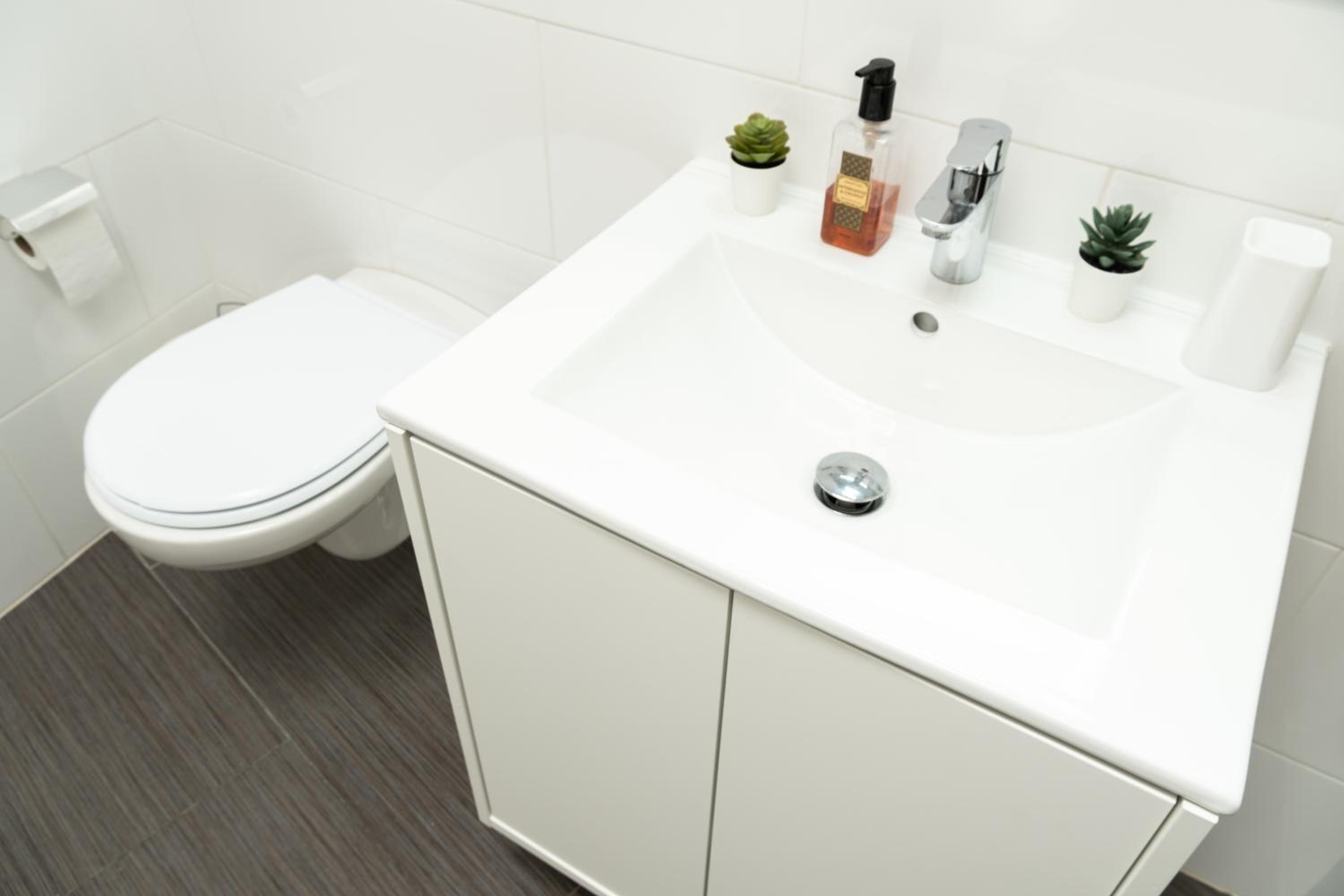 Double Room with Private Bathroom - Photo 15