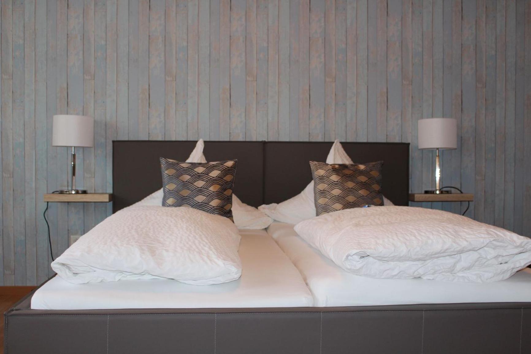 Double Room with Private Bathroom - Photo 9
