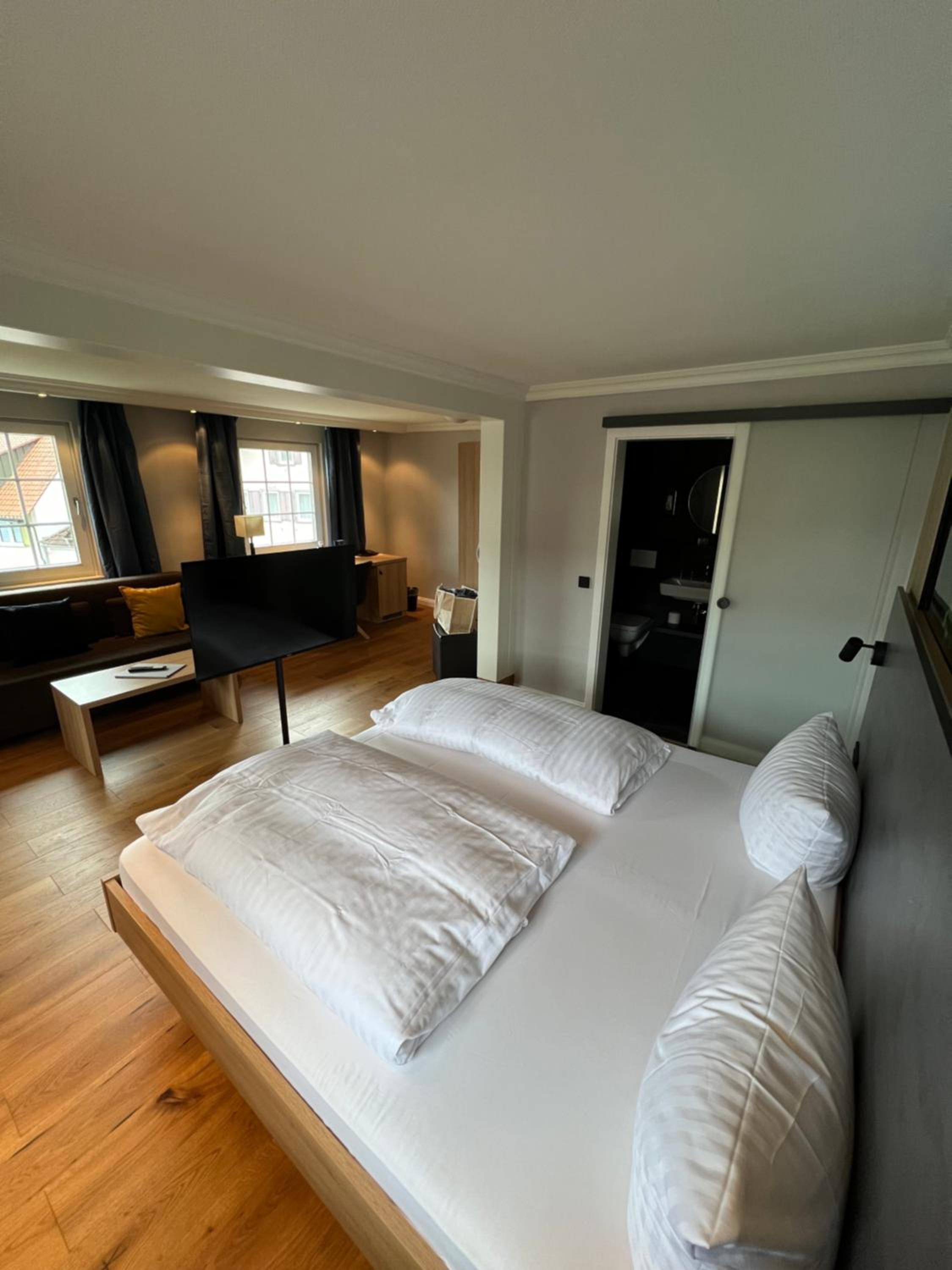 Comfort Double Room thumbnail 5