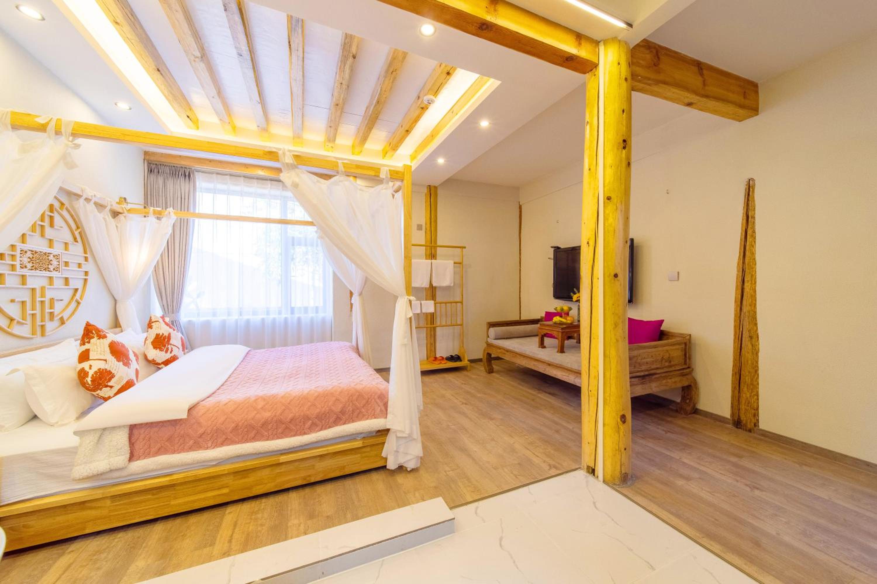 Deluxe Double Room With Bath photo 3