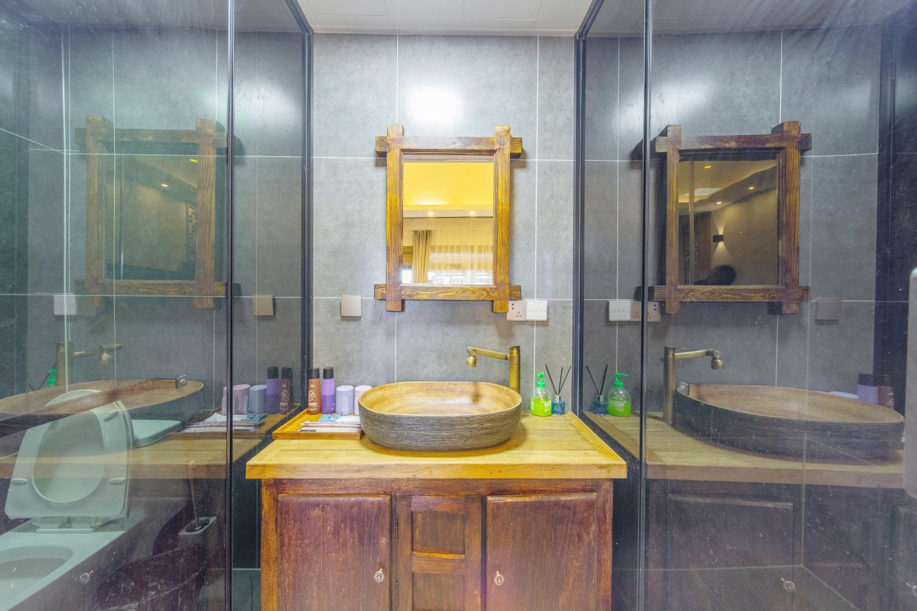 Bathtub King Room photo 3