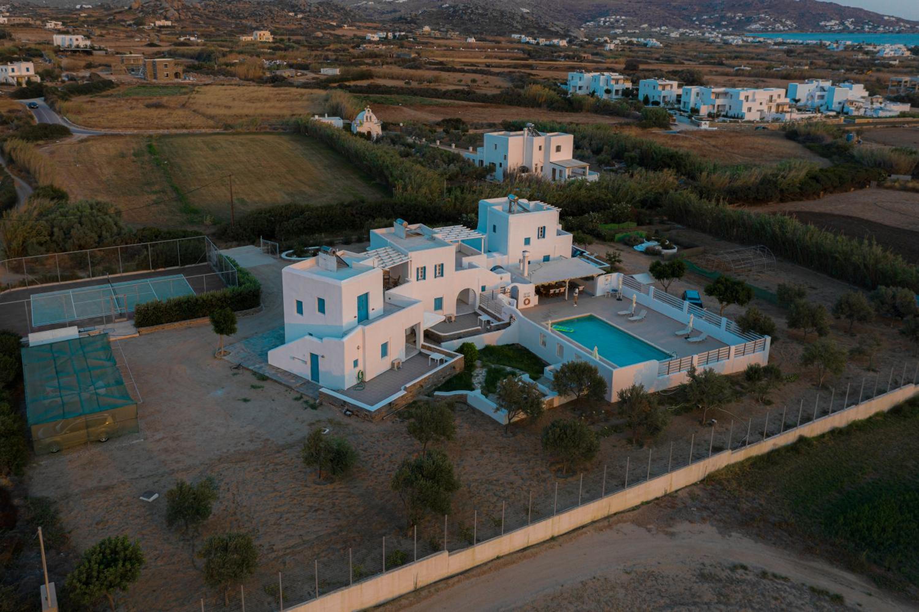 Three-Bedroom Villa photo 3