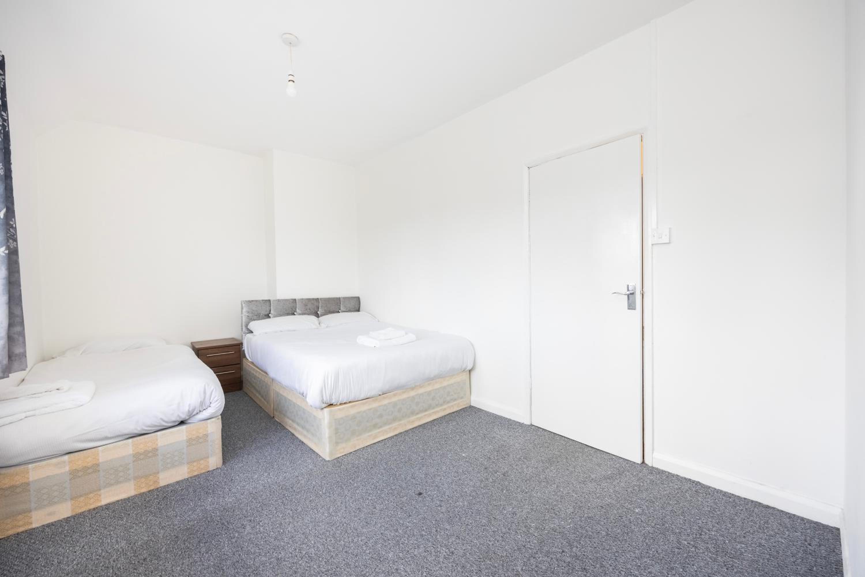 Three-Bedroom House photo 3