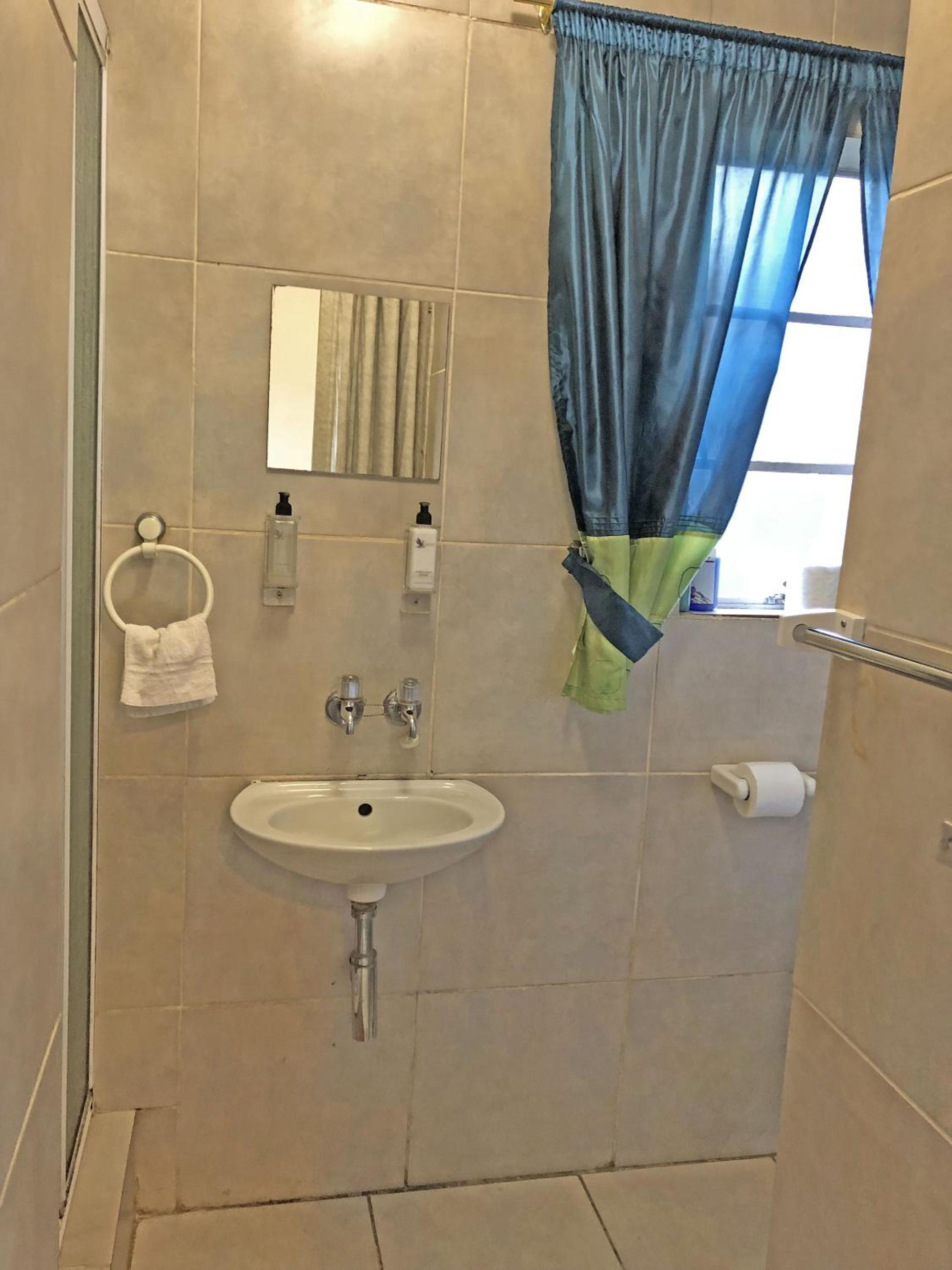 Studio Apartment - Photo 14