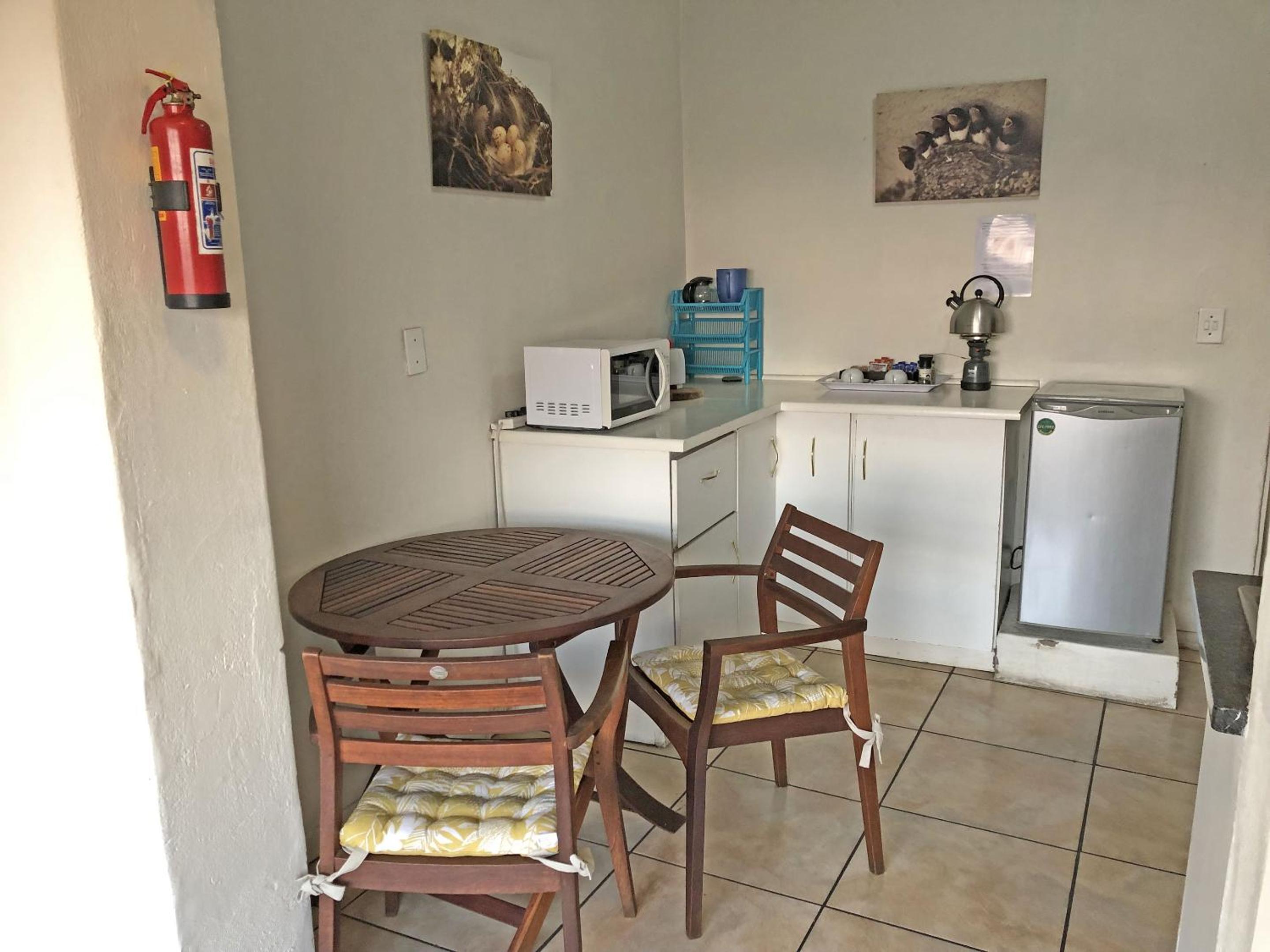 Studio Apartment - Photo 18