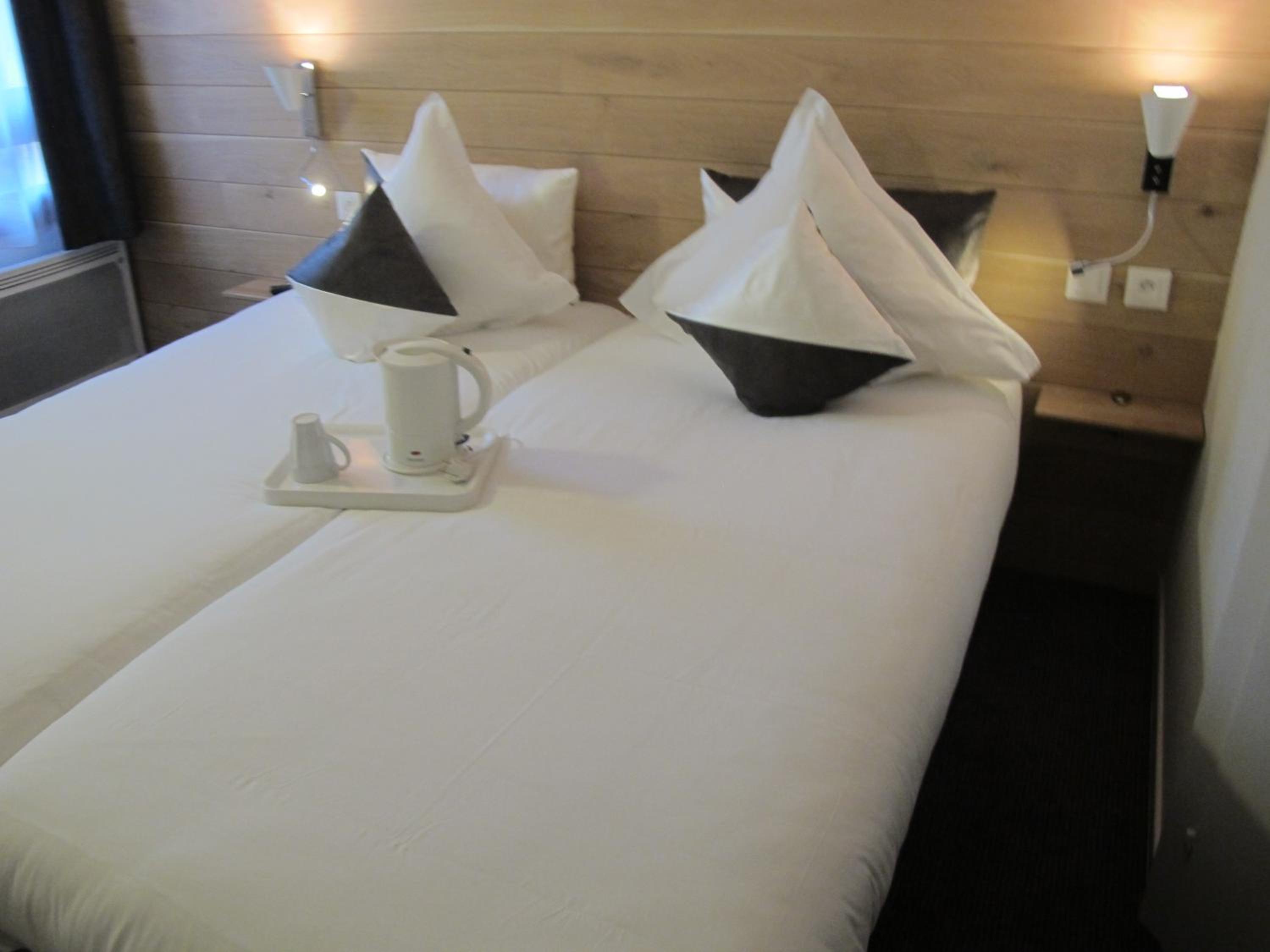 Standard Twin Room - Non-Smoking - Photo 1