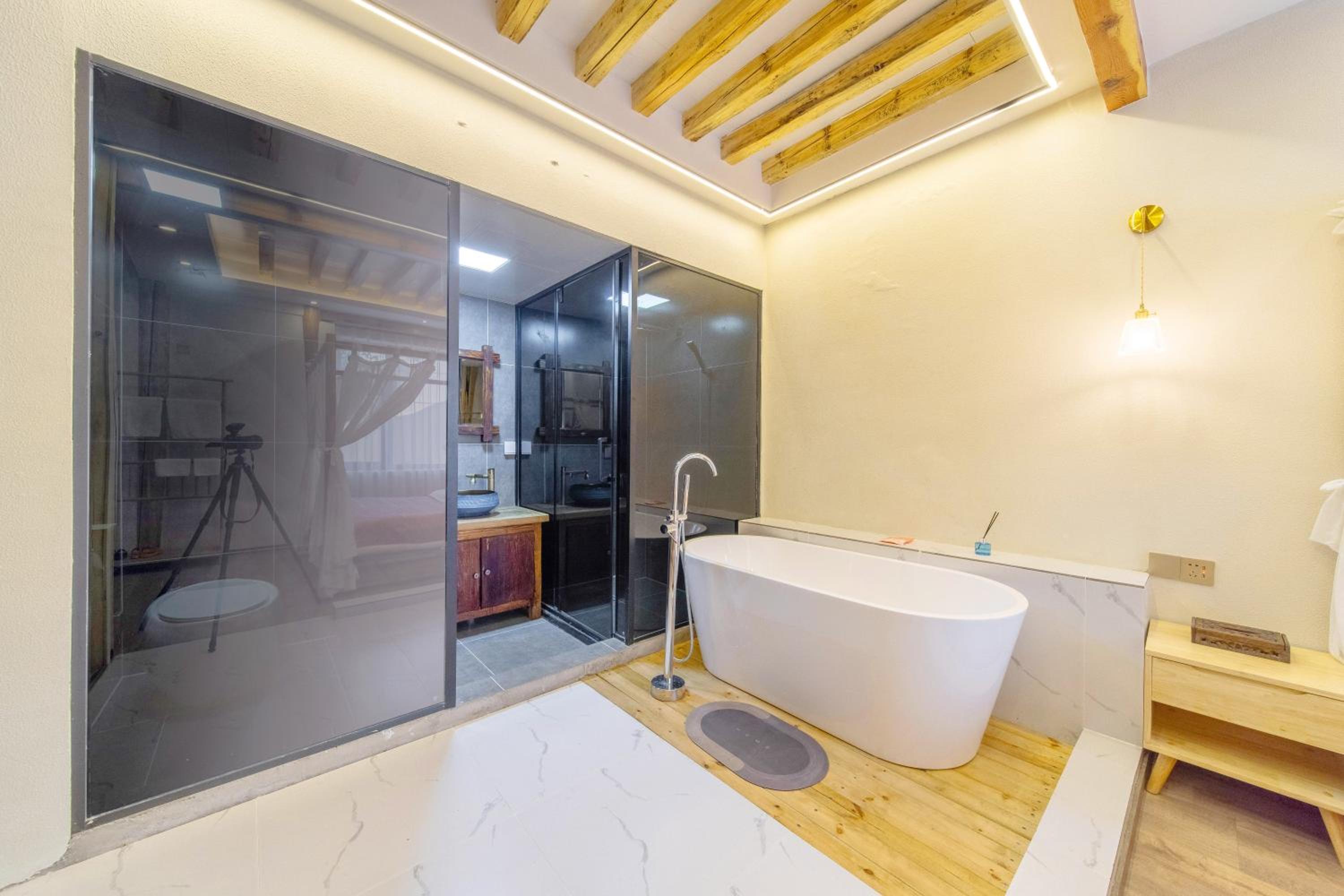 Deluxe Double Room With Bath photo 2