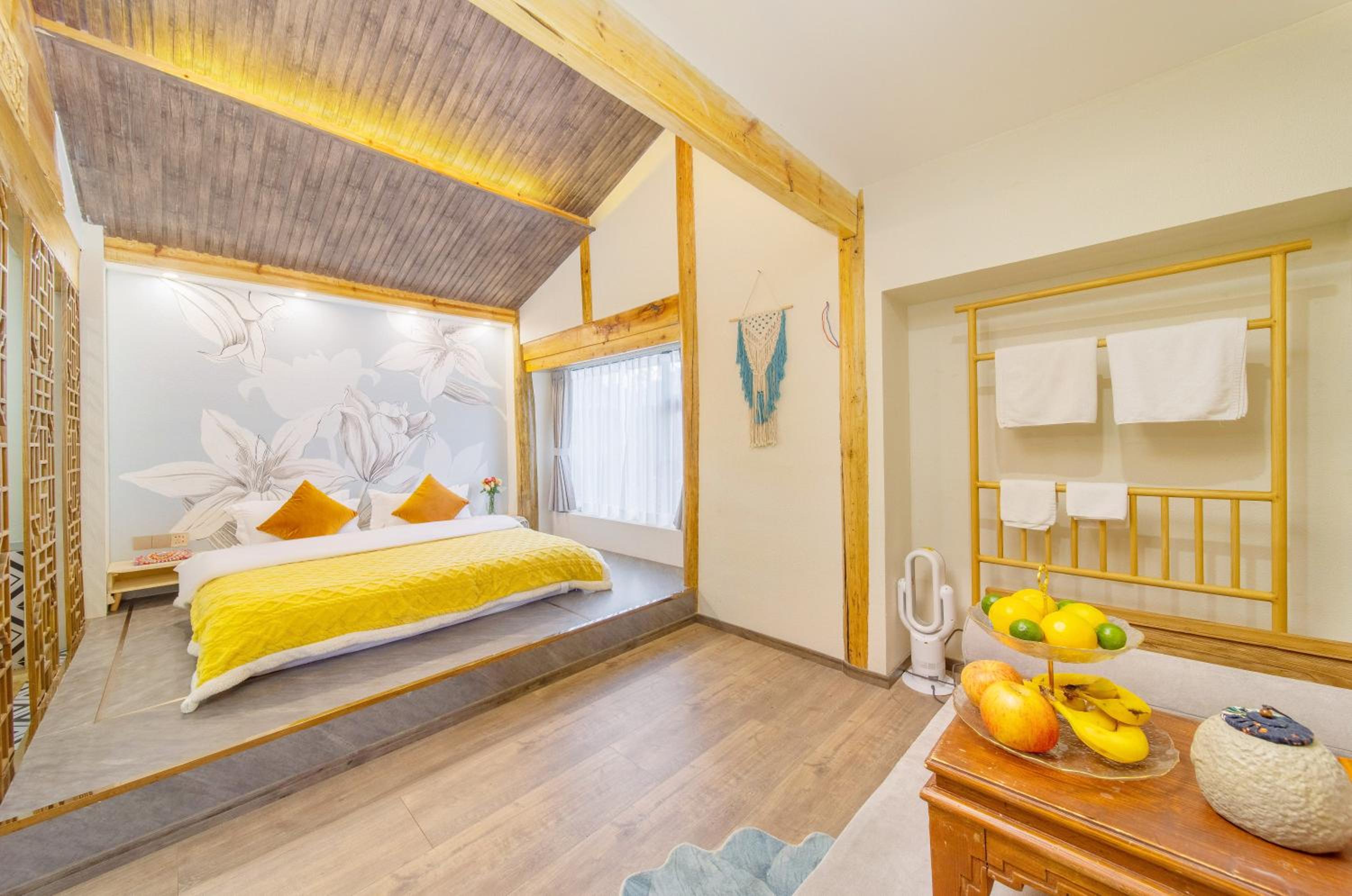 Bathtub King Room photo 2
