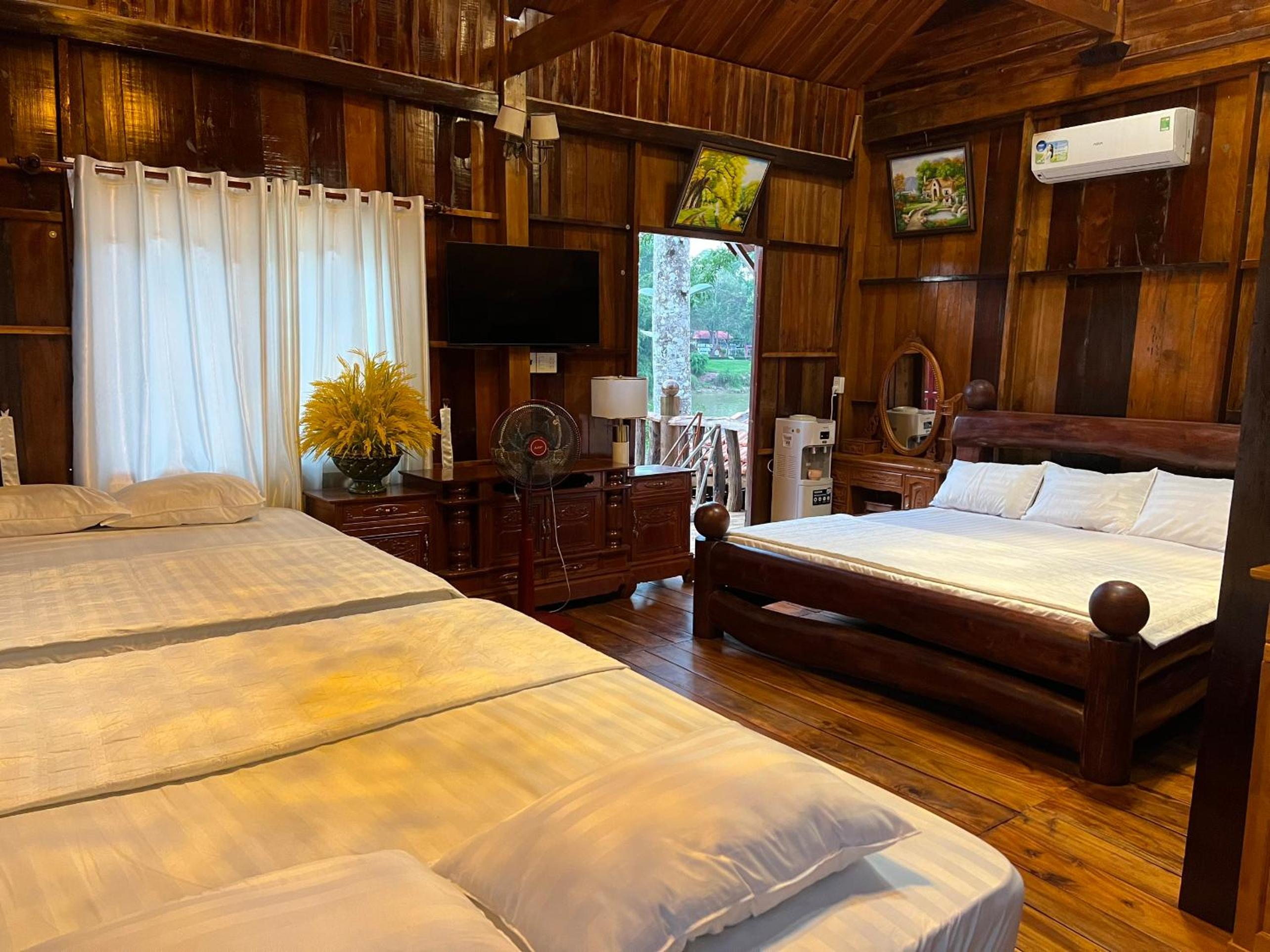 Superior Bungalow photo 1