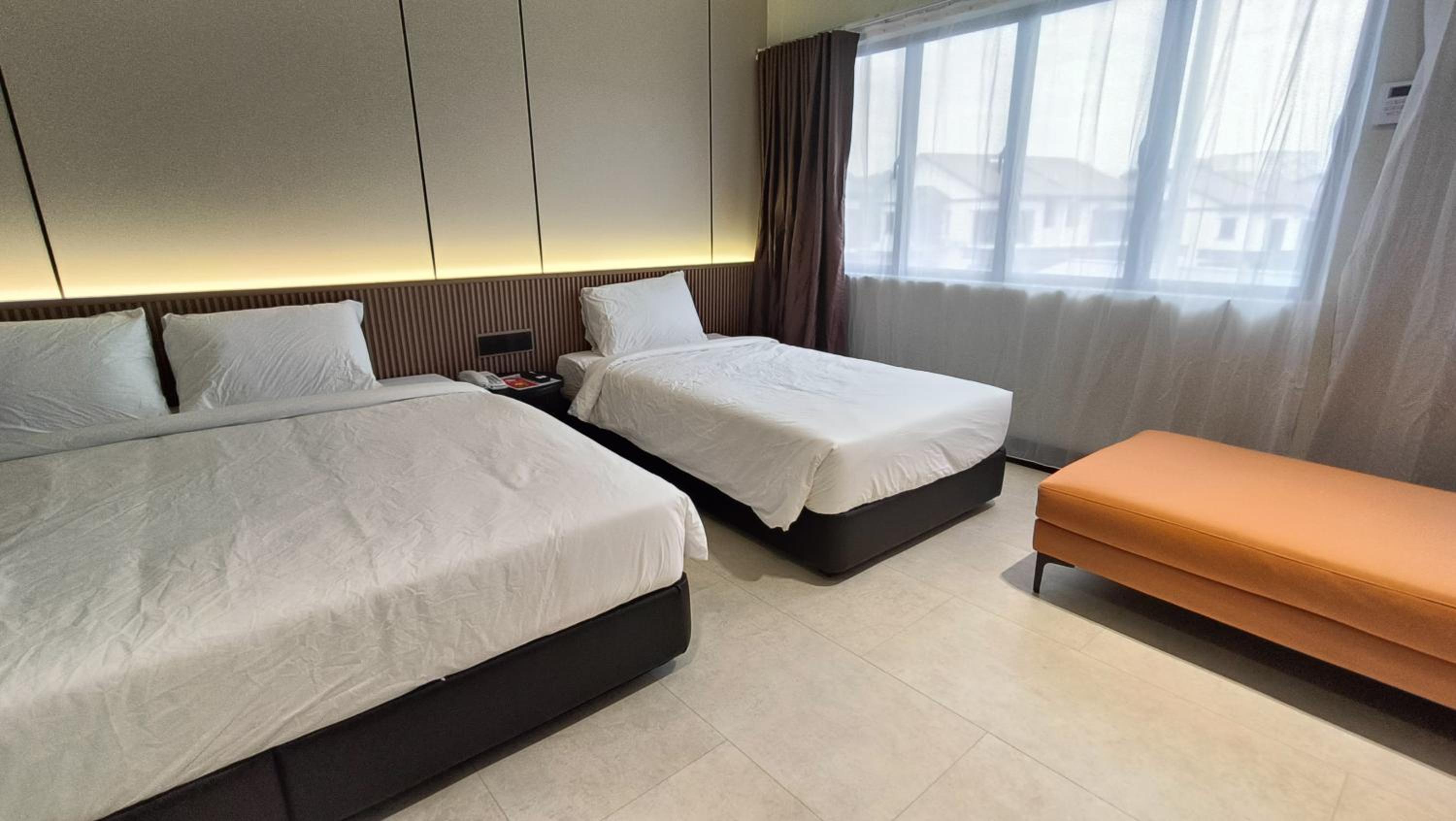 Executive Suite - Photo 1
