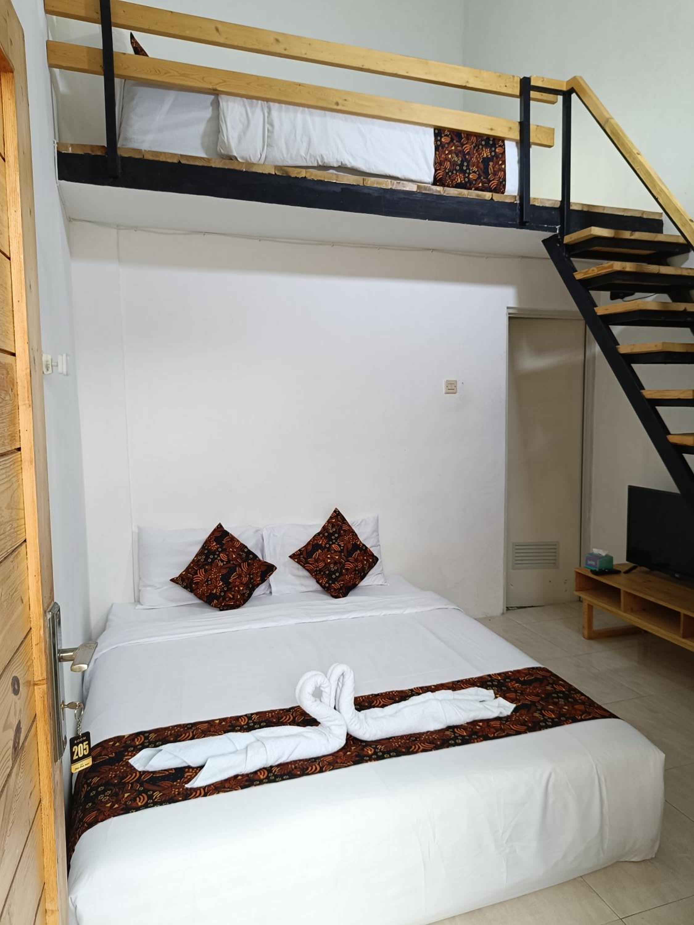 Family Room with Private Bathroom photo 1