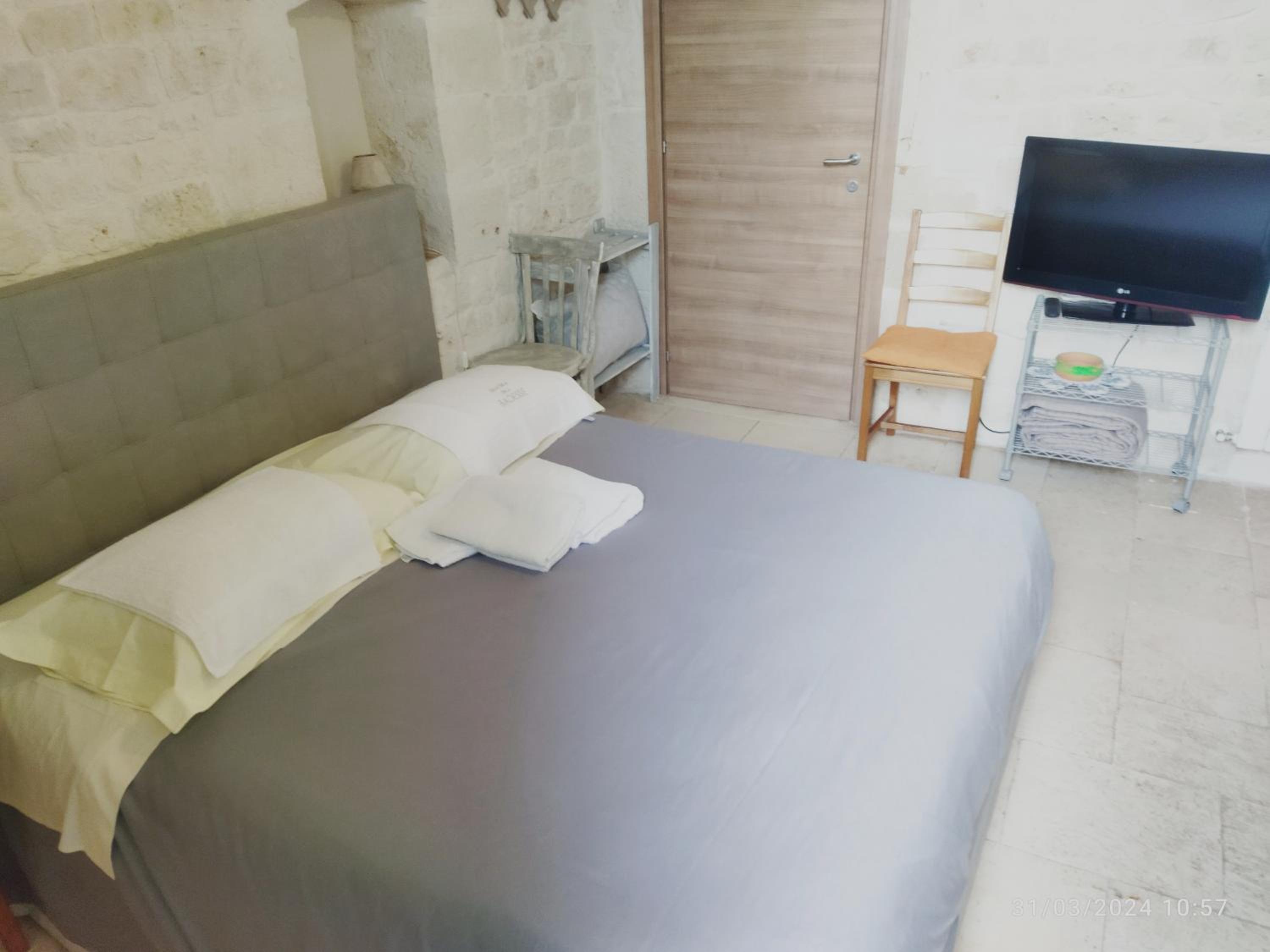 Queen Room with Balcony photo 2