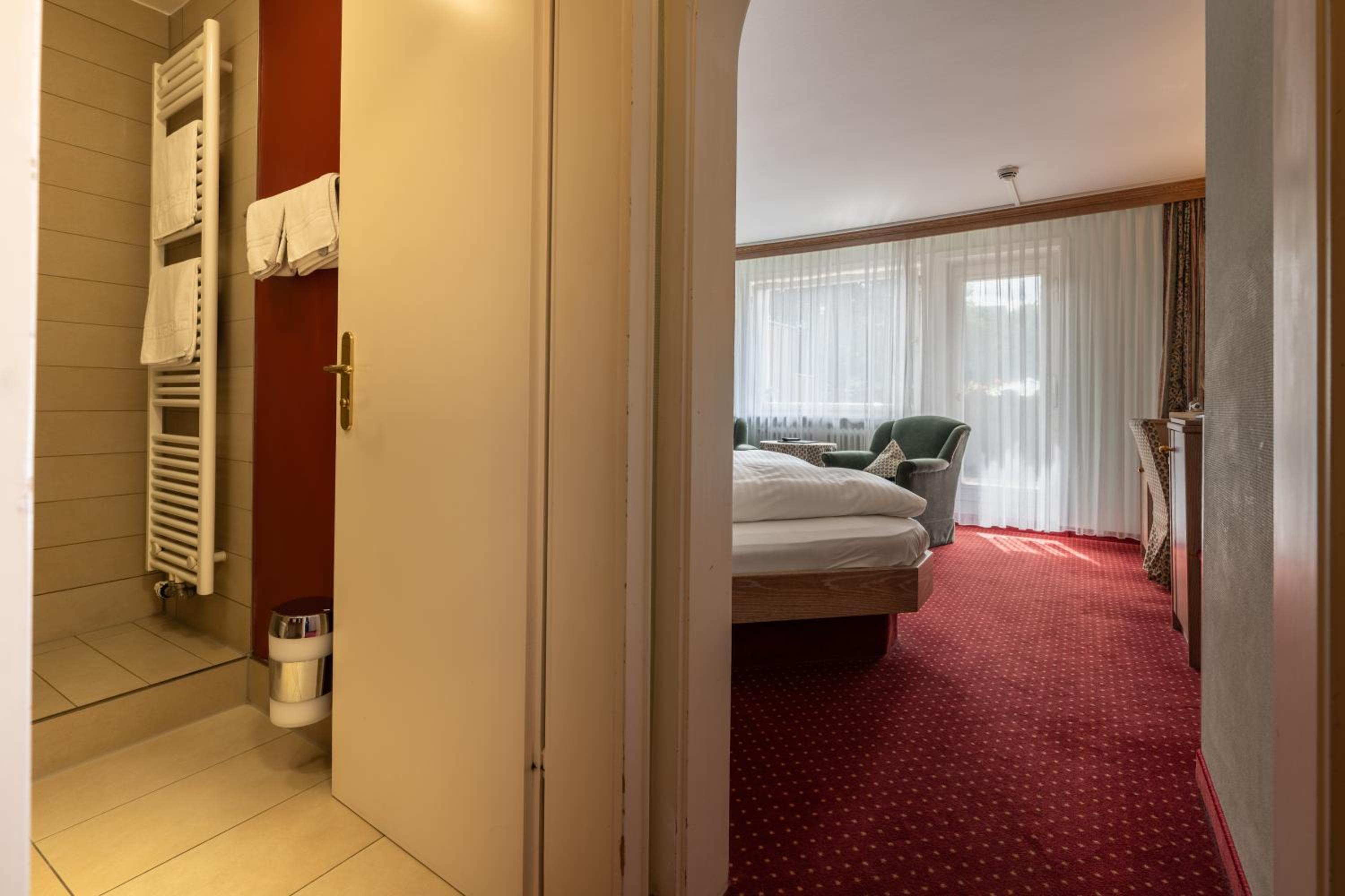 Standard Double Room thumbnail 5