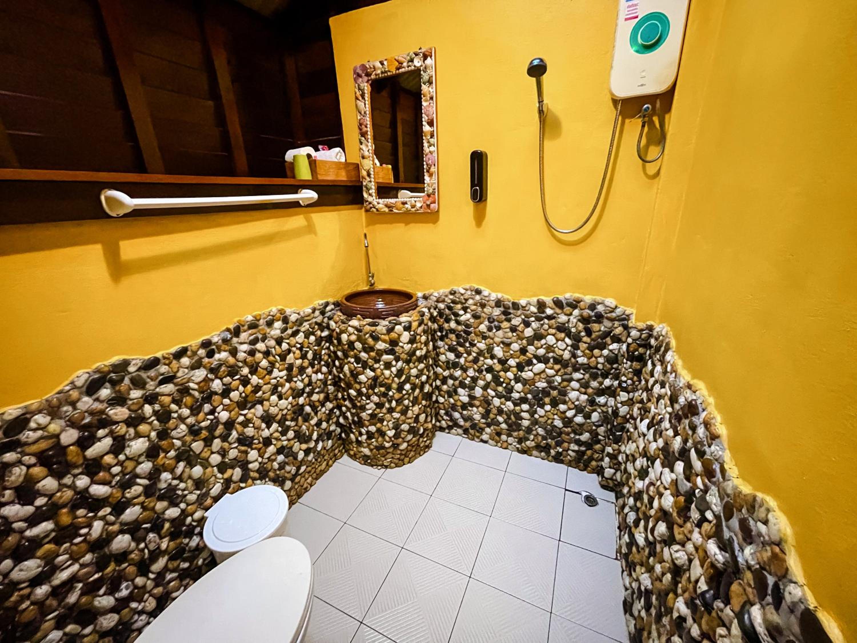 Double Room with Balcony and Sea View - Photo 12