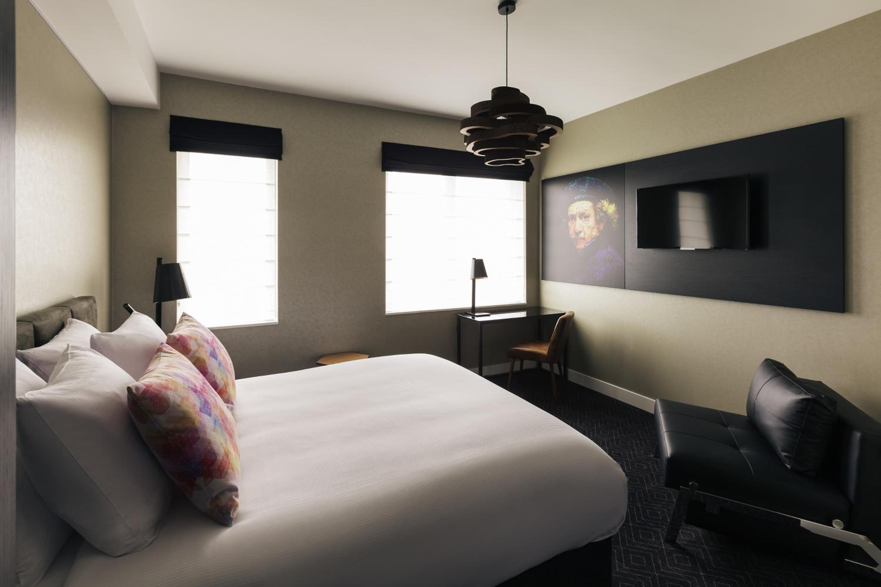 Classic Family Room with Double Bed and Sofa Bed photo 3