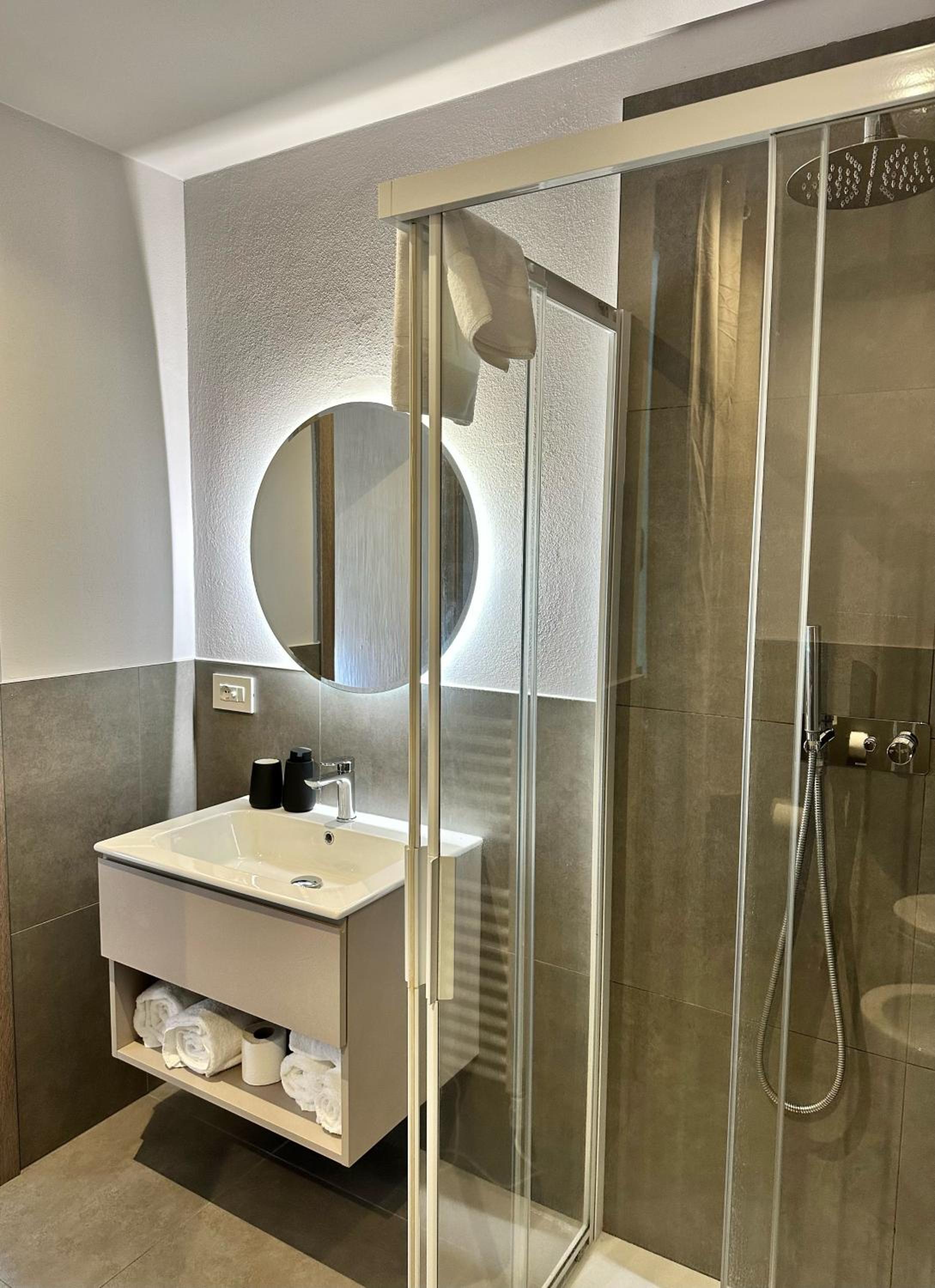 Double or Twin Room with Terrace - Photo 2