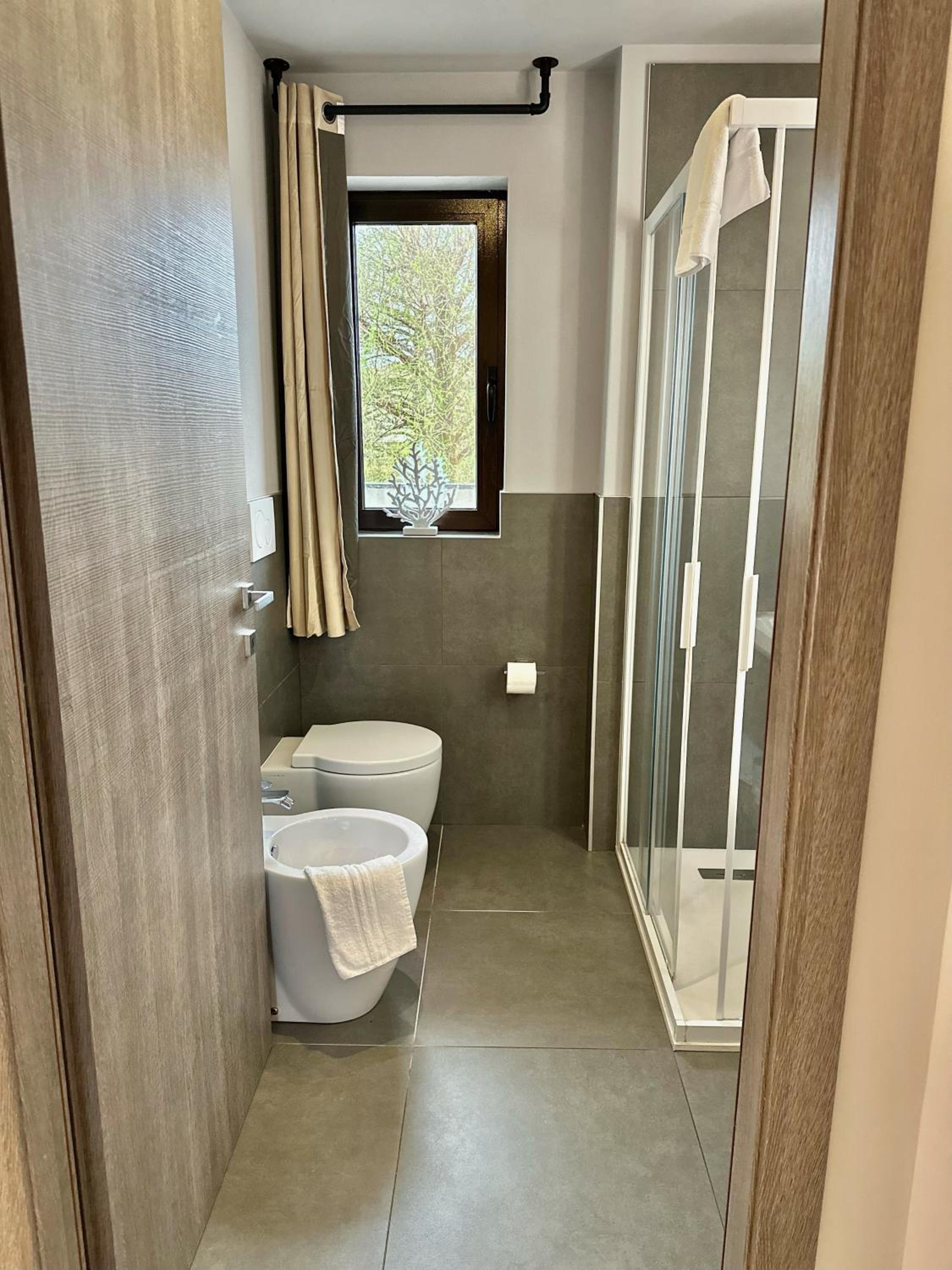 Double or Twin Room with Terrace - Photo 9